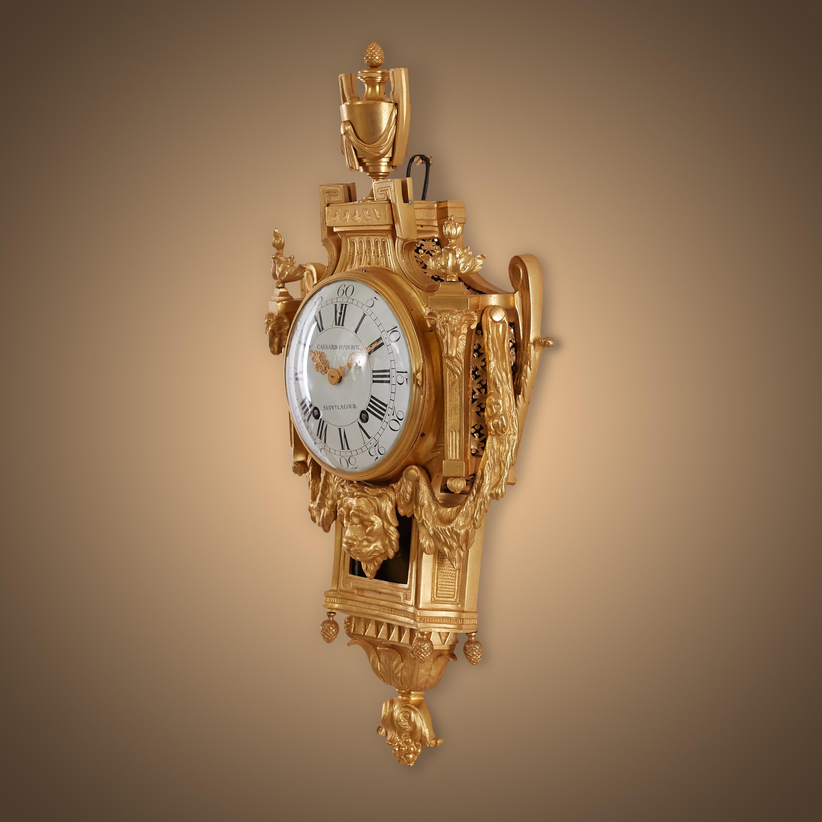 Louis XVI Style Lion Mask Wall Clock In Good Condition For Sale In Warsaw, PL