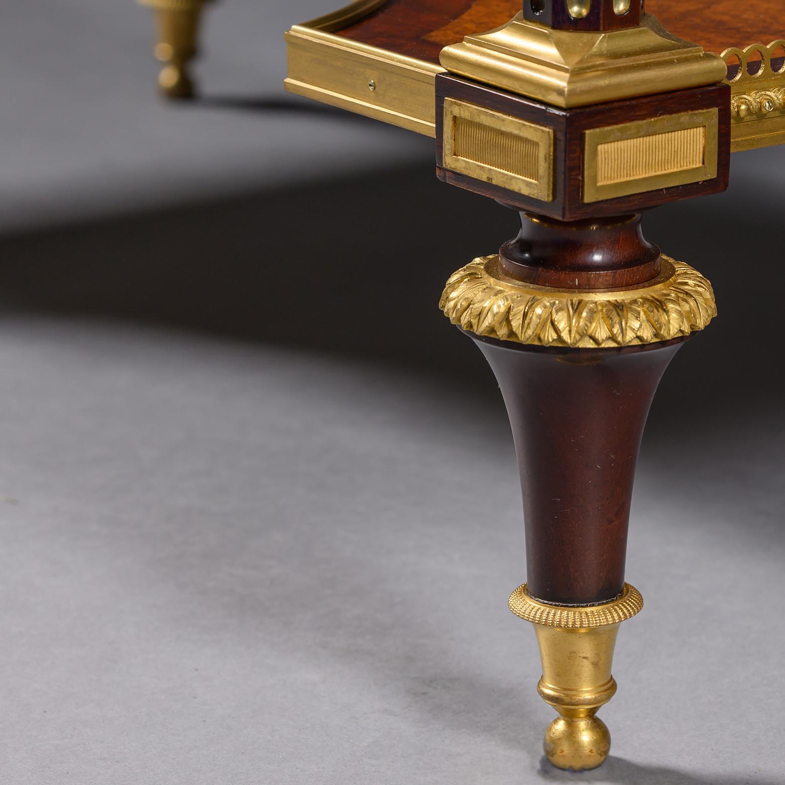 A Louis XVI Style Mahogany and Amboyna Vitrine Cabinet en venta 2
