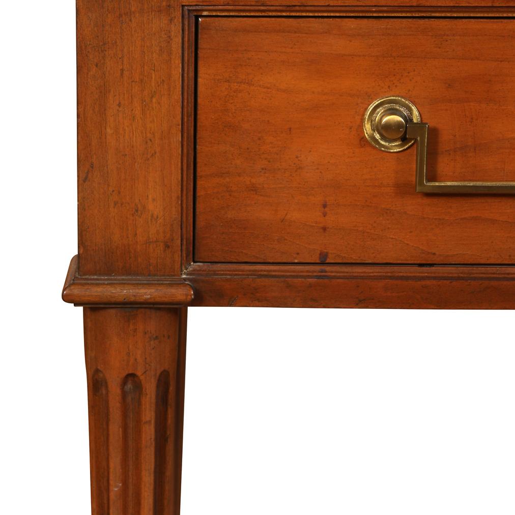 A Louis XVI Style Mahogany Desk with Leather Top In Good Condition In New York, NY