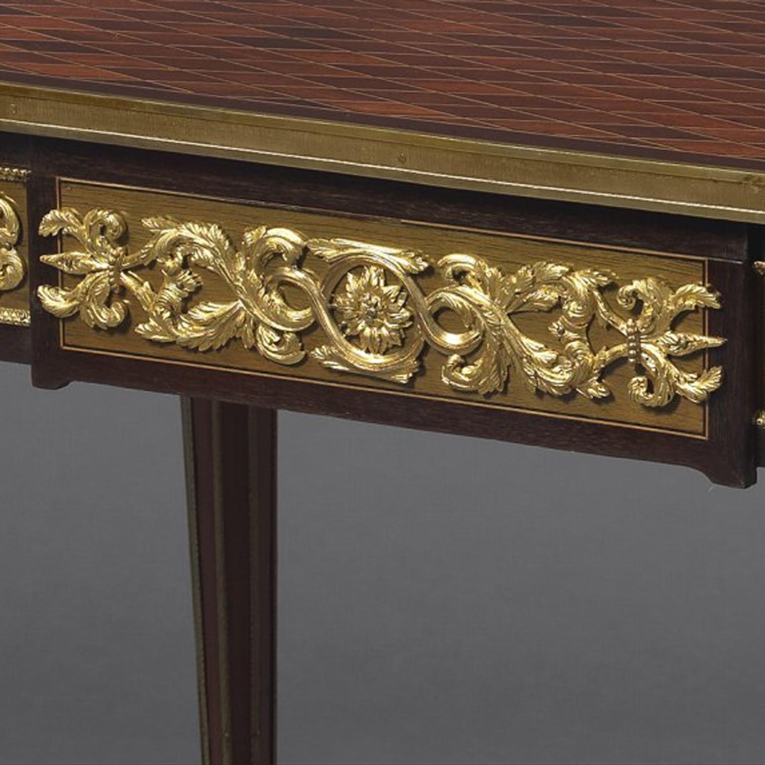 XIXe siècle Table centrale de style Louis XVI en acajou et bronze doré par Paul Sormani, datant d'environ 1890 en vente