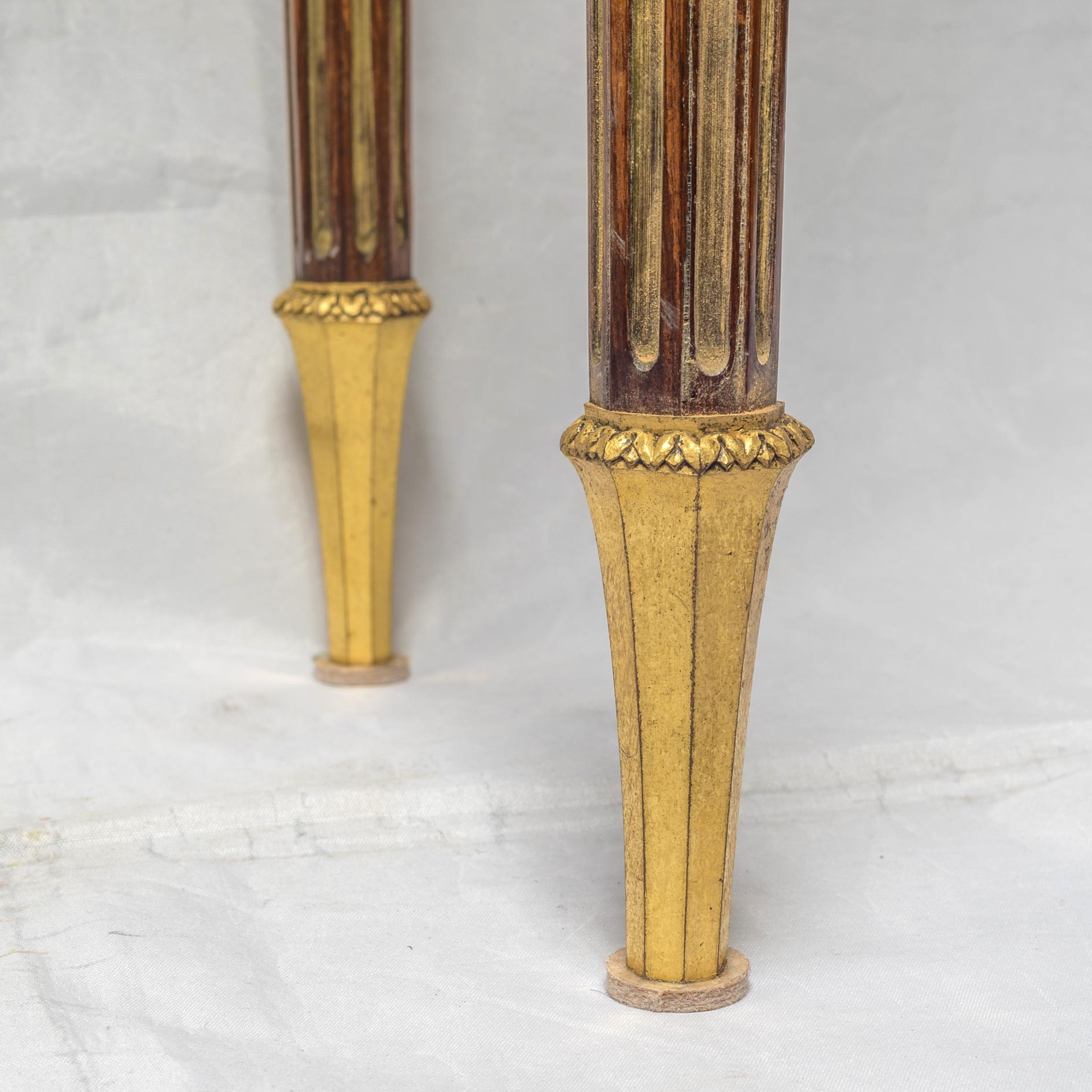 Mahagoni-Beistelltisch im Louis-XVI-Stil von Zwiener im Zustand „Gut“ im Angebot in New York, NY