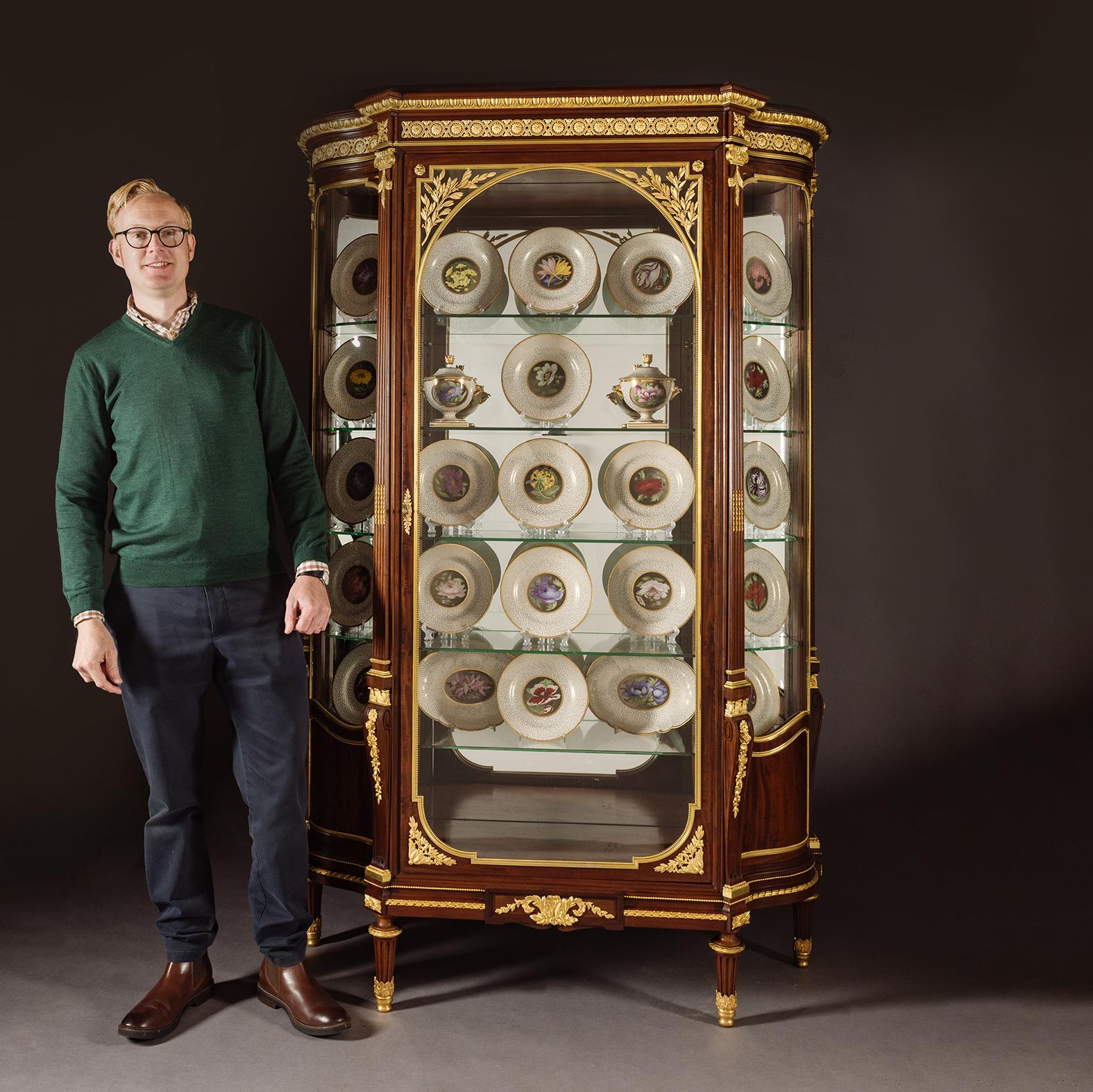 Vetro Cabinet Vitrine in mogano in stile Luigi XVI di François Linke. Parigi. in vendita