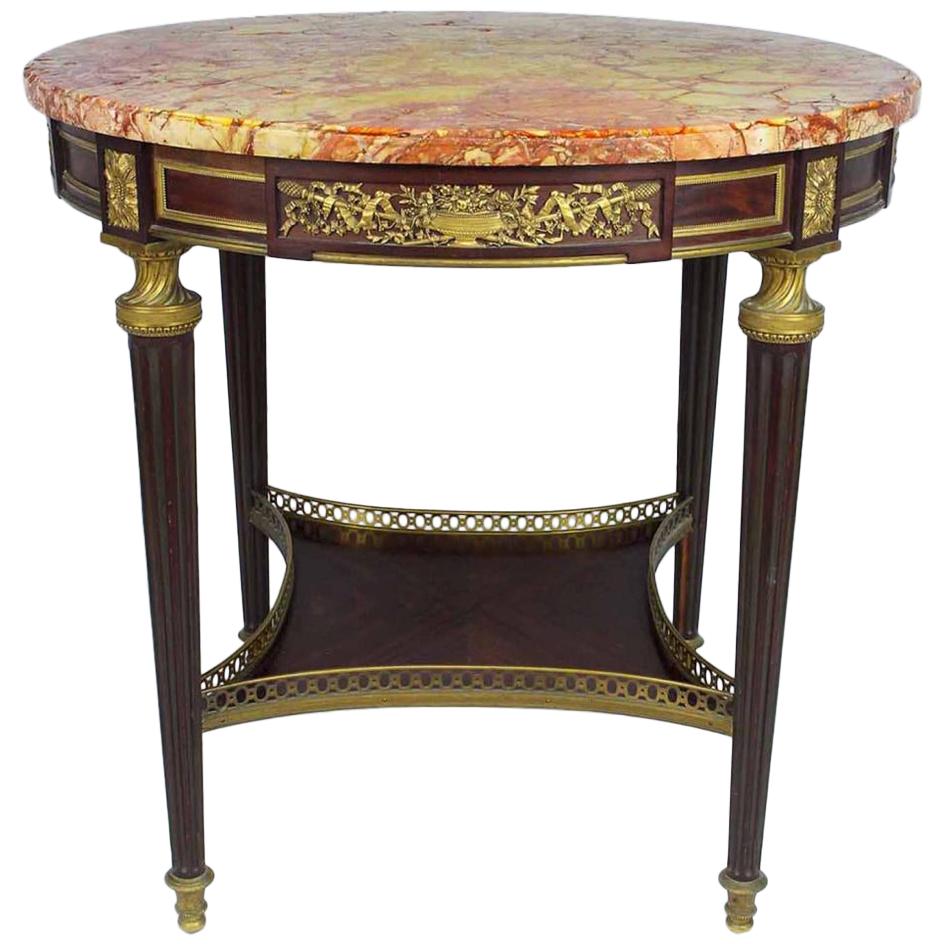 Runder Tisch im Louis XVI-Stil mit Ormolu und Marmorplatte in Rouge im Angebot