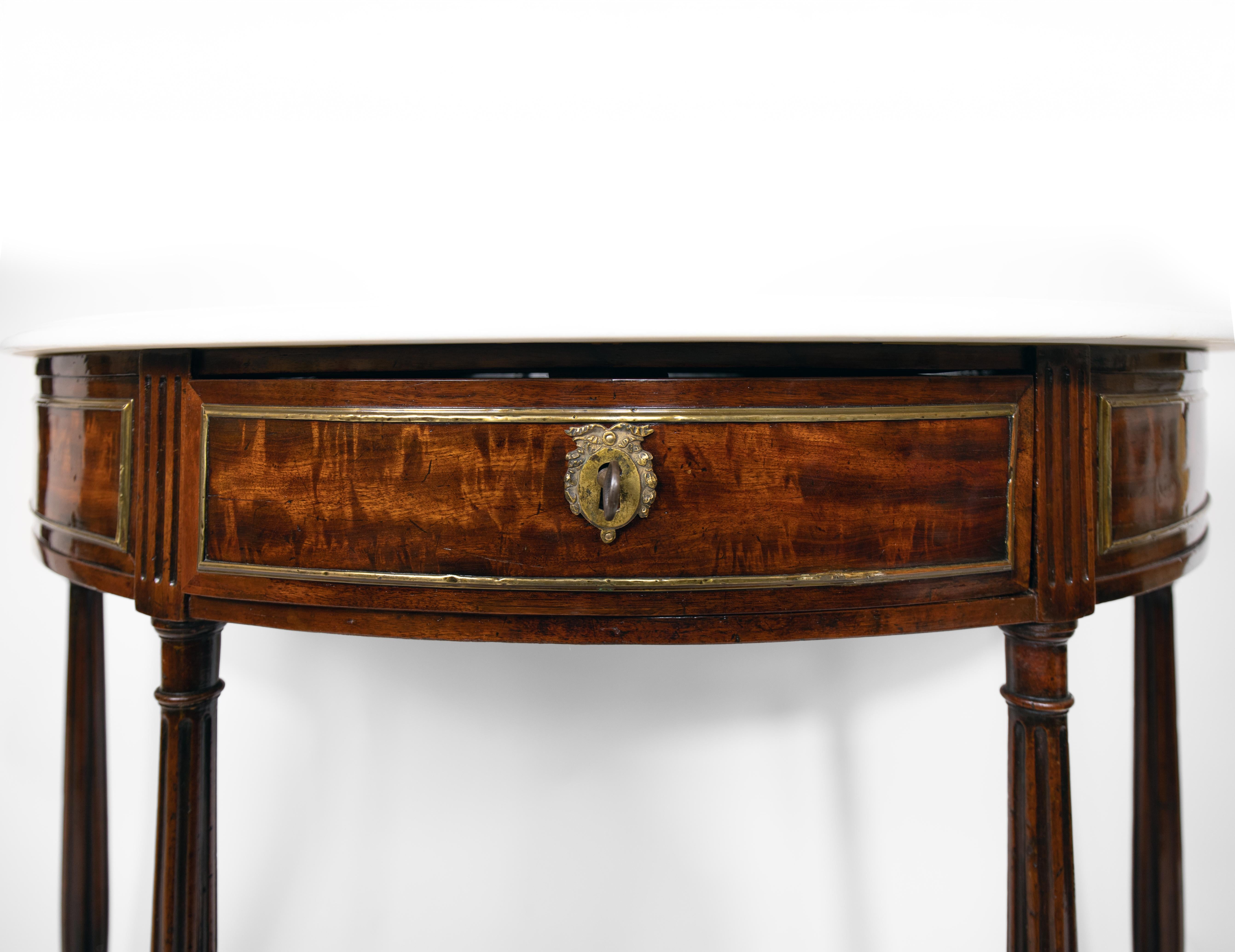 A Louis XVI-Style Small Scale Console In Good Condition For Sale In New York, NY