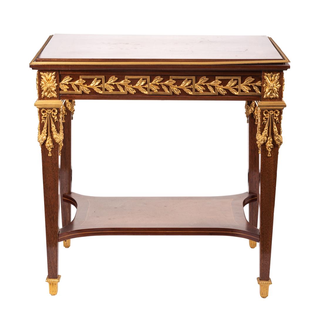 Début du 20ème siècle Table de style Louis XVI en amarante massif avec montures en bronze doré en vente