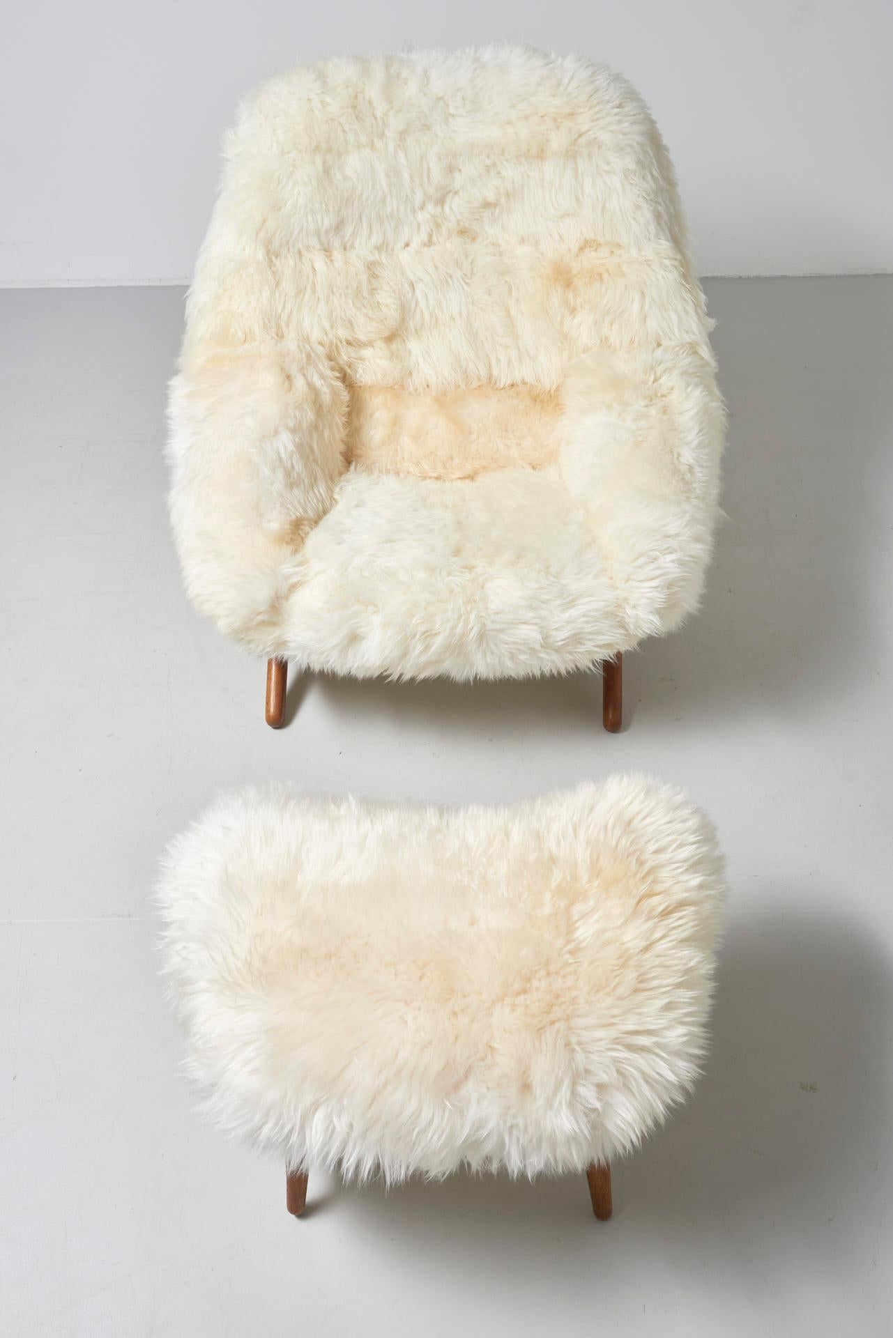 A lounge chair with ottoman designed by Illum Wikkelsø in 1959, model ML 91. Oak legs and reupholstered in lamb skin. Made by Mikael Laursen in Denmark.