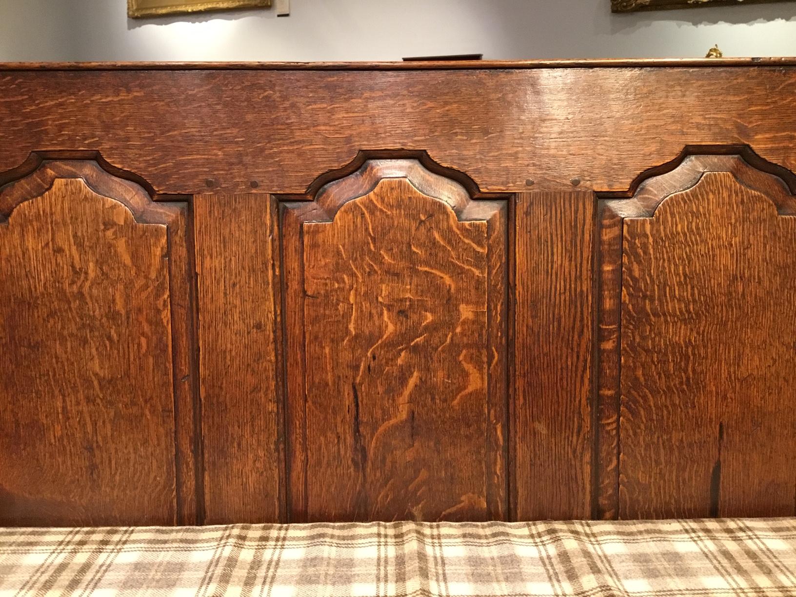 Lovely 18th Century Oak Original Five Panel Settle In Excellent Condition In Darwen, GB