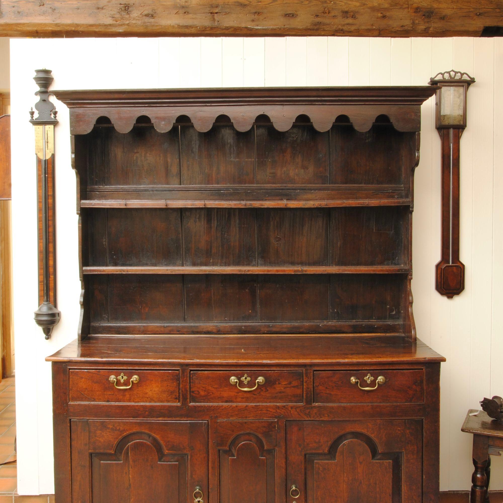 Lovely 18th Century Welsh Oak Dresser and Rack In Good Condition For Sale In Lincolnshire, GB