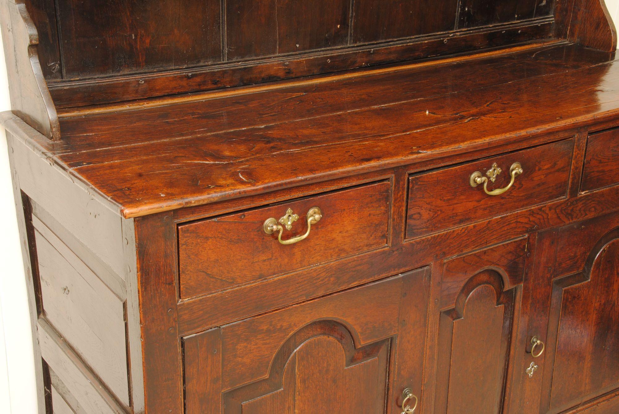 18th Century and Earlier Lovely 18th Century Welsh Oak Dresser and Rack For Sale