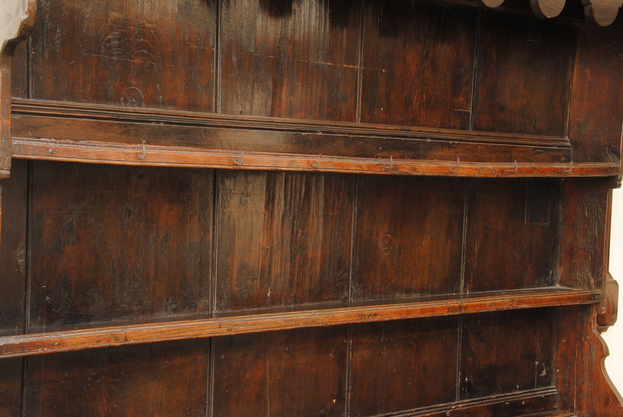 Lovely 18th Century Welsh Oak Dresser and Rack For Sale 1