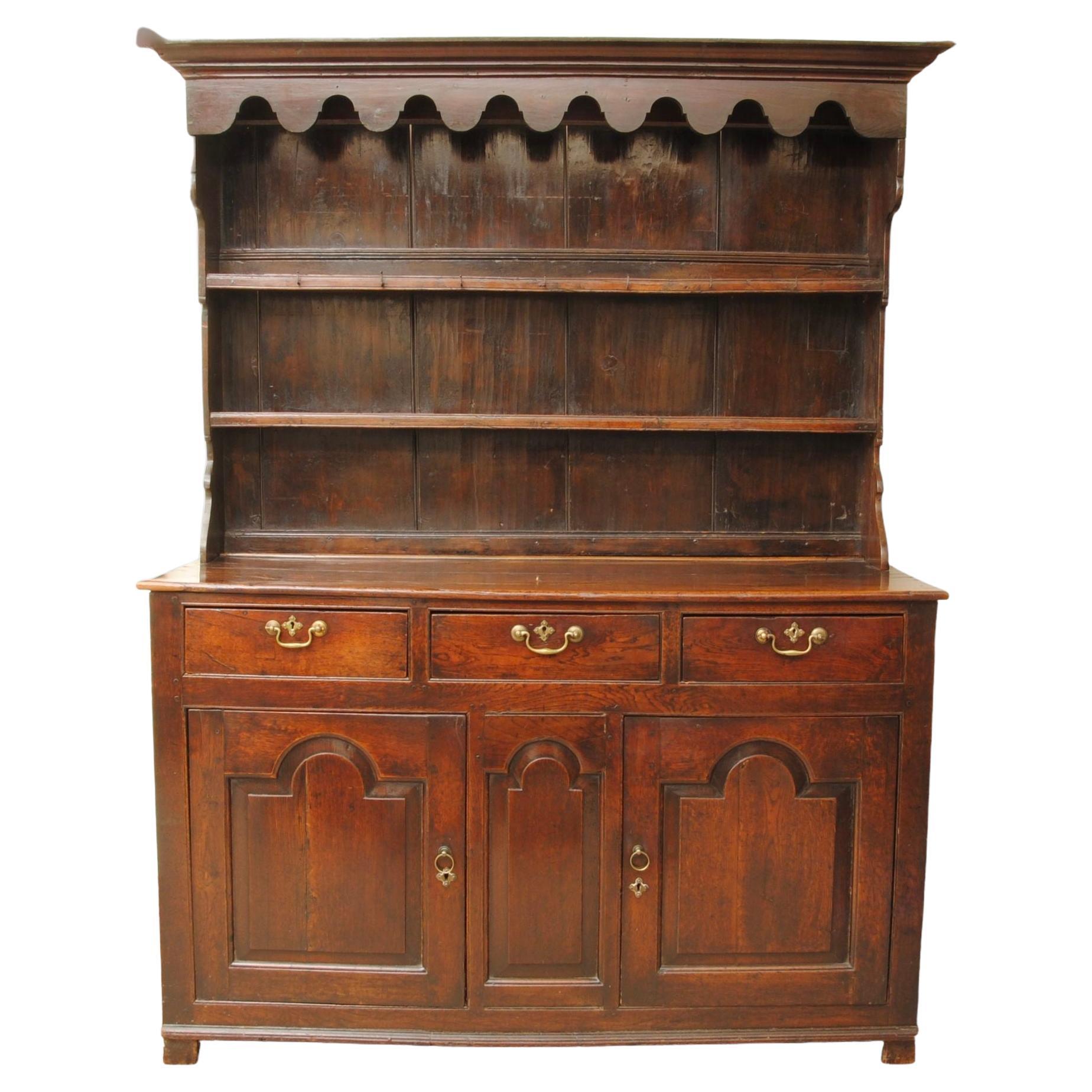 Lovely 18th Century Welsh Oak Dresser and Rack For Sale