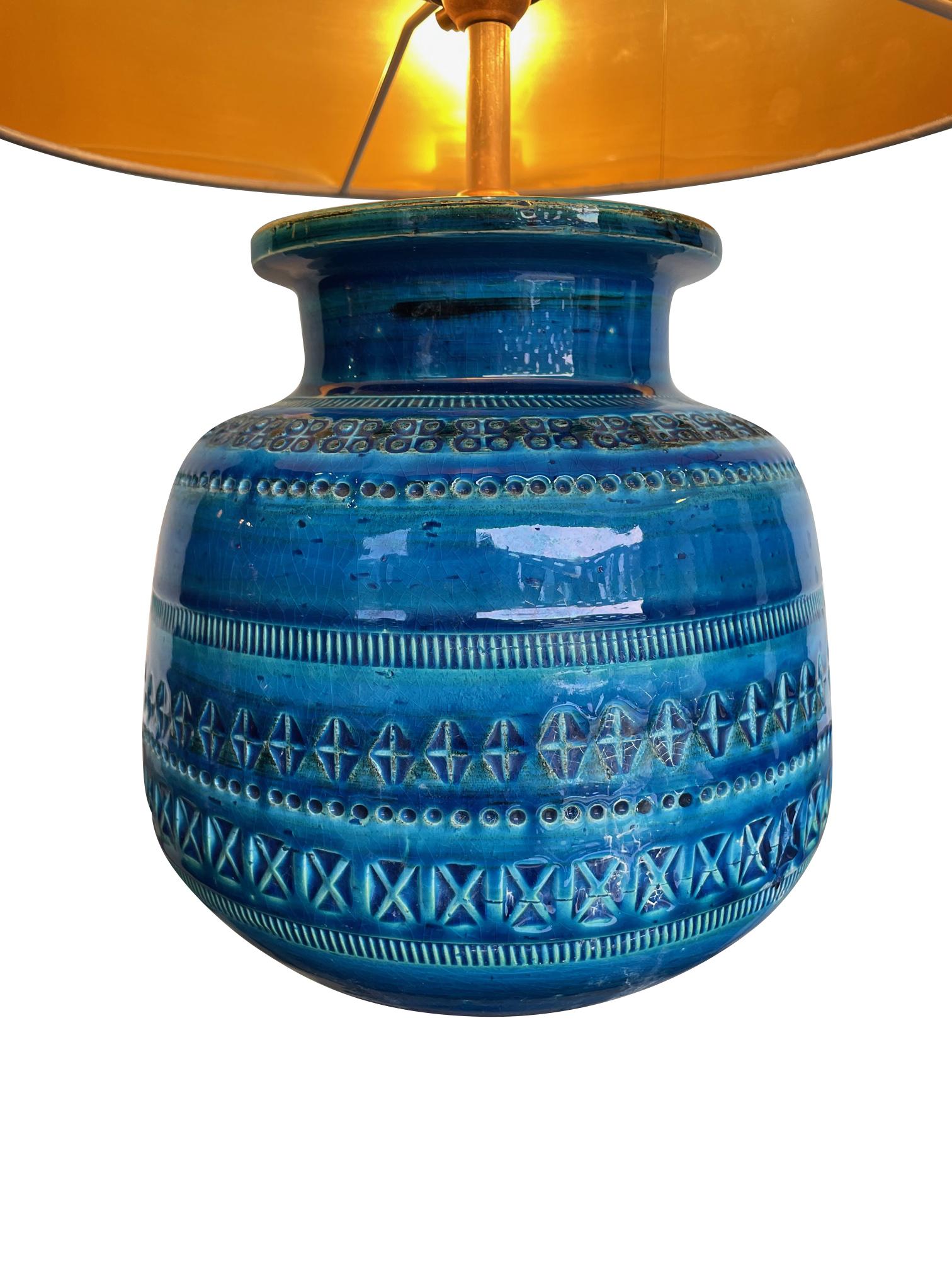 Une belle lampe en céramique Bitossi des années 1960 par Aldo Londi dans sa célèbre couleur 