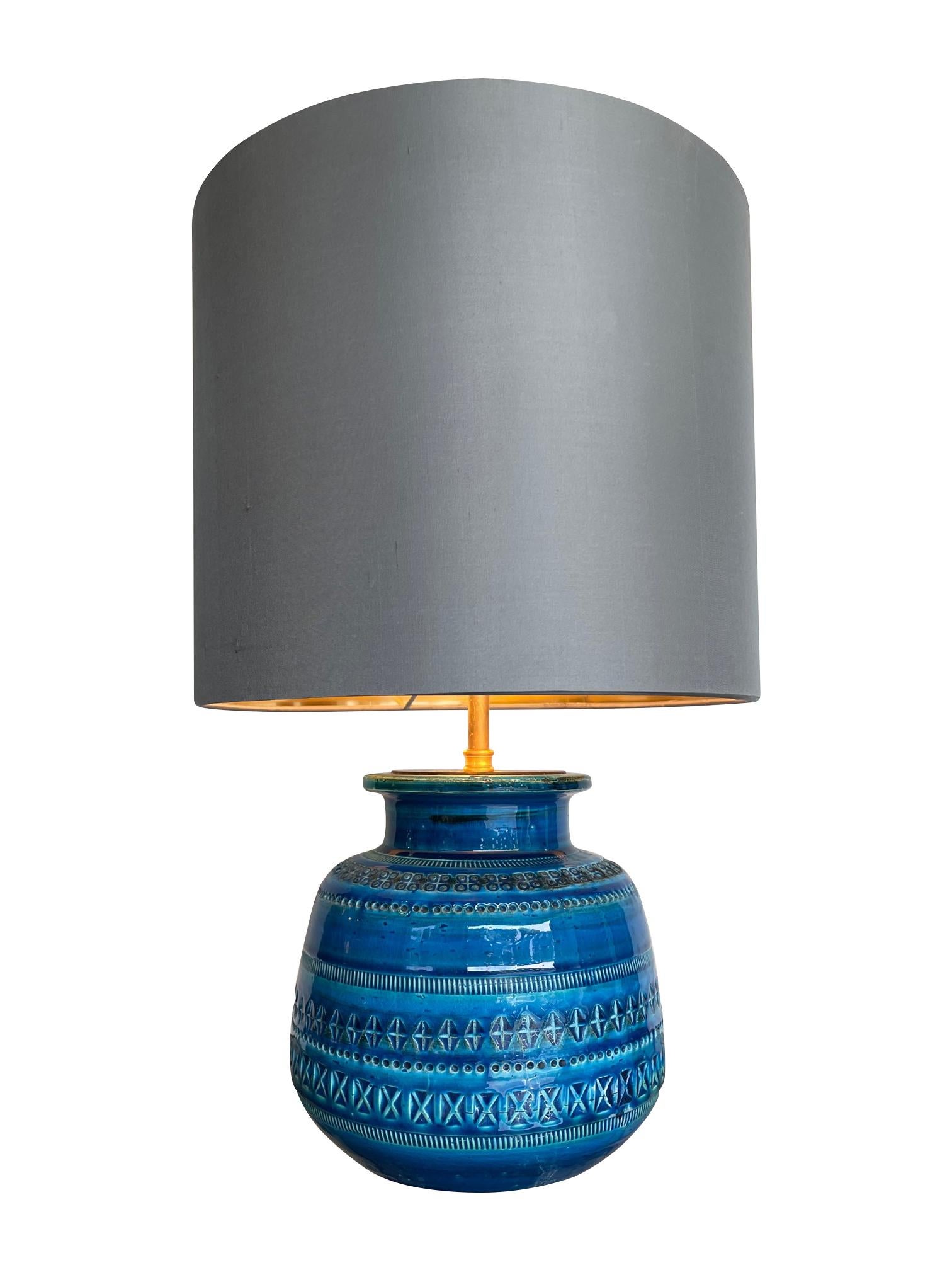 Mid-Century Modern Jolie lampe Bitossi en céramique des années 1960 d'Aldo Londi dans la célèbre « Riviera Blue » en vente