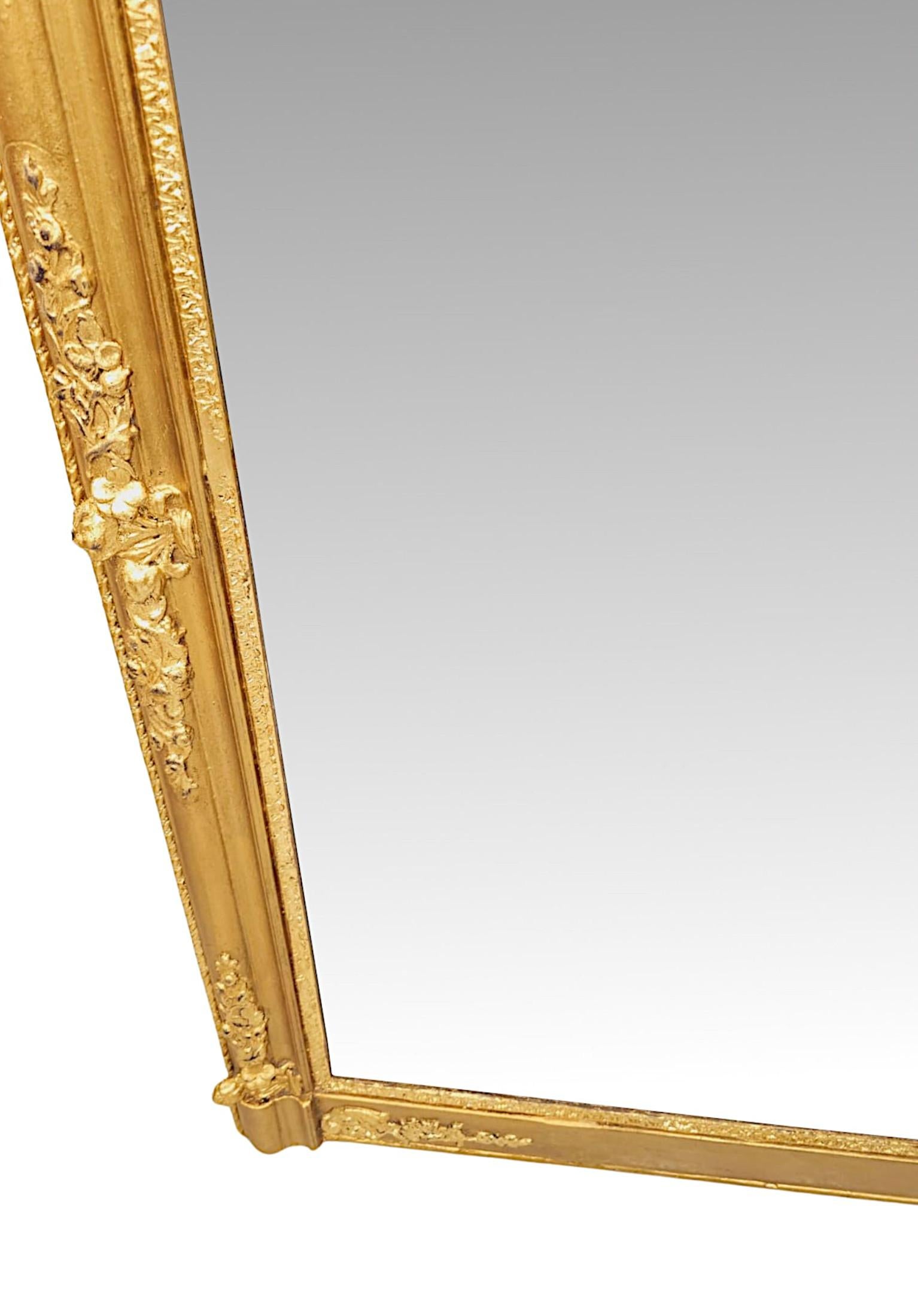 Anglais Magnifique petit miroir de hall ou trumeau en bois doré du 19e siècle en vente