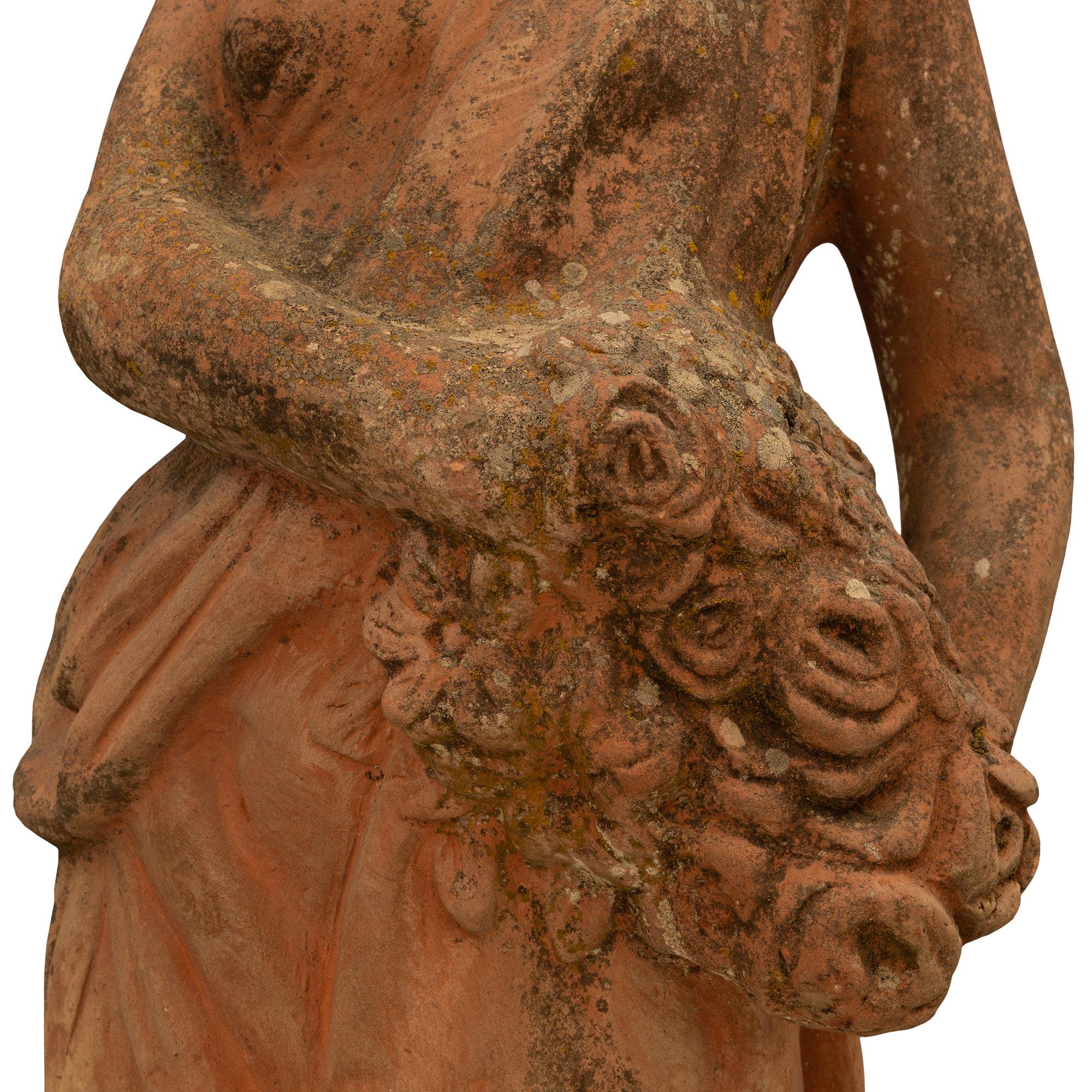 Un'incantevole e unica statua continentale in terracotta della metà del XIX secolo. in vendita 1