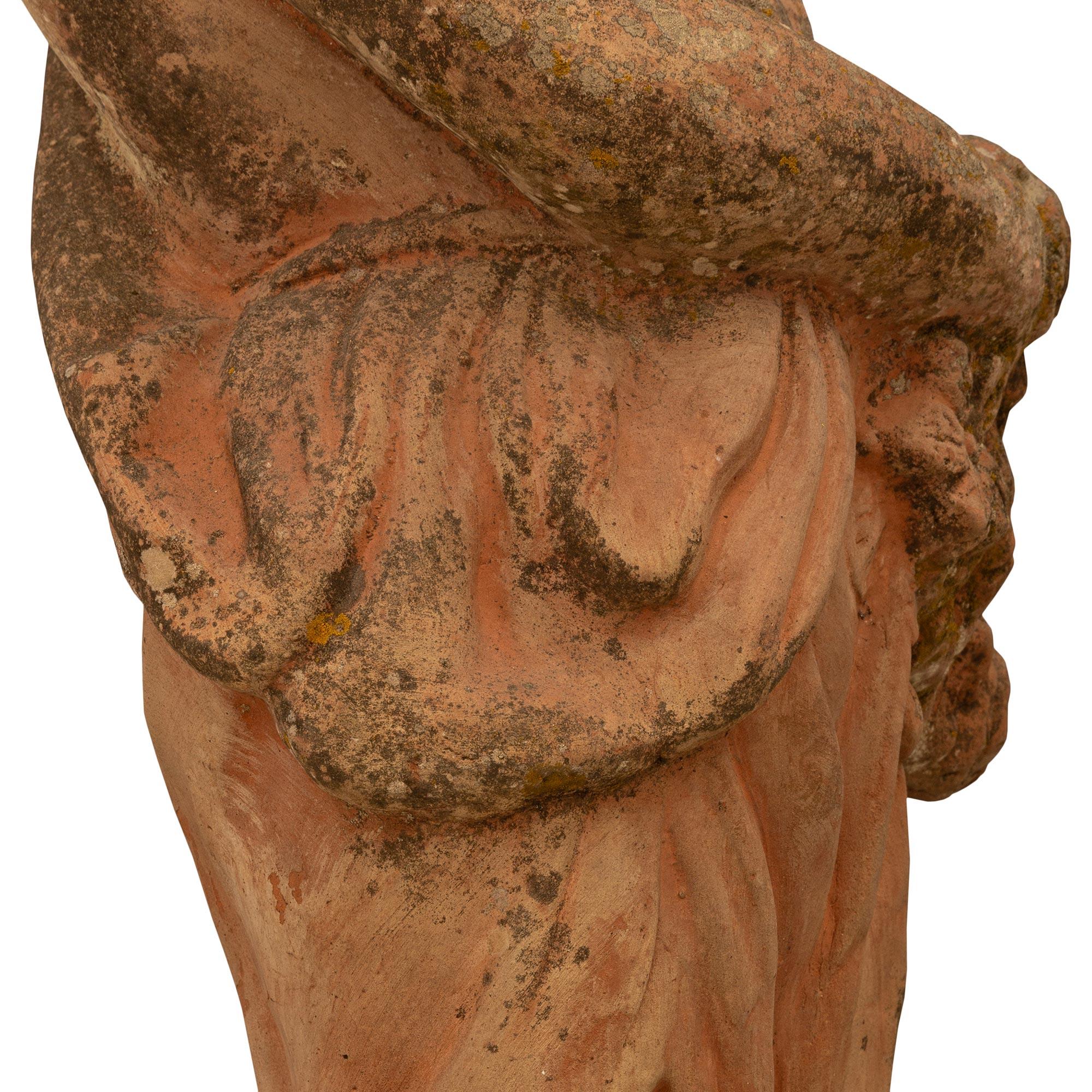 Un'incantevole e unica statua continentale in terracotta della metà del XIX secolo. in vendita 2