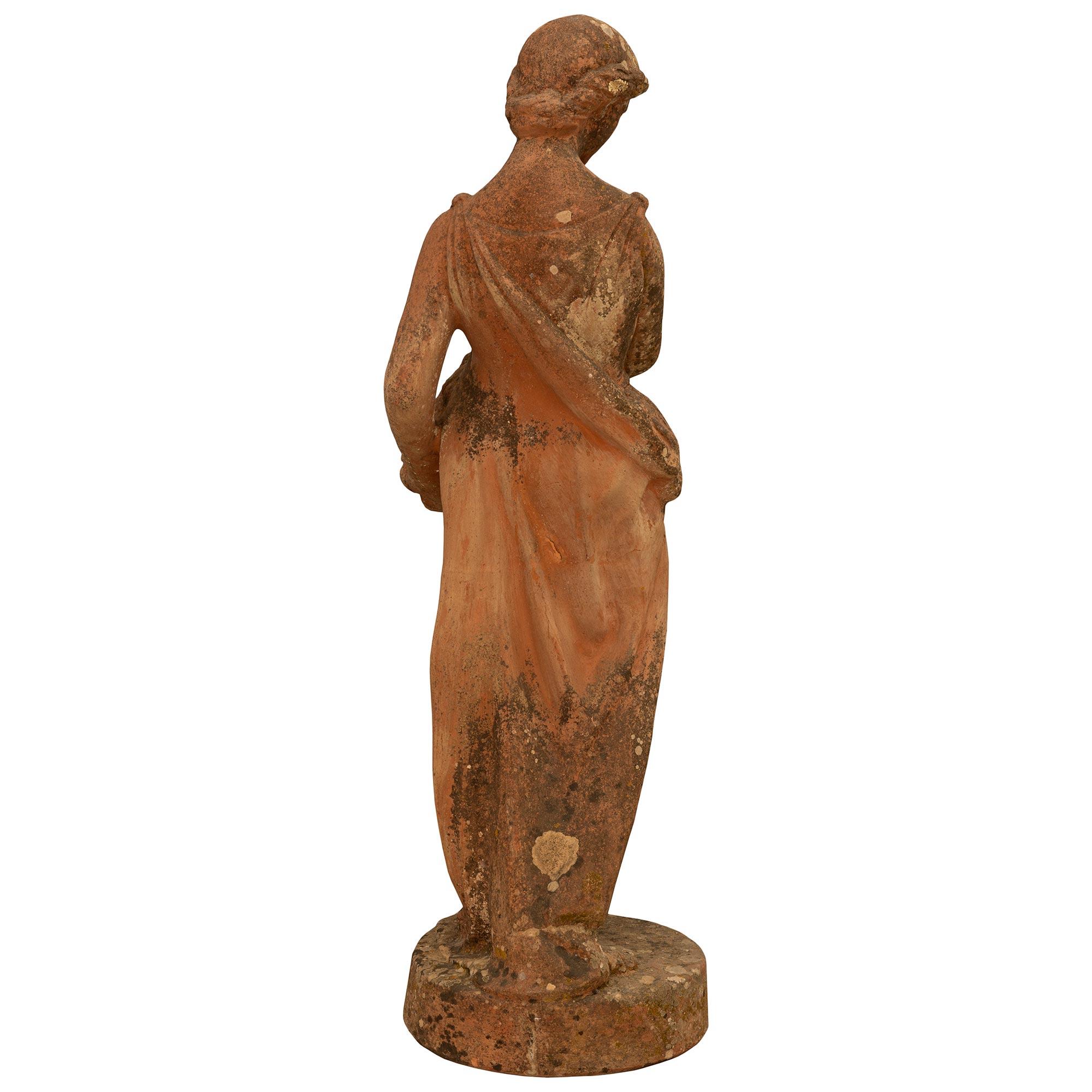 Un'incantevole e unica statua continentale in terracotta della metà del XIX secolo. in vendita 4