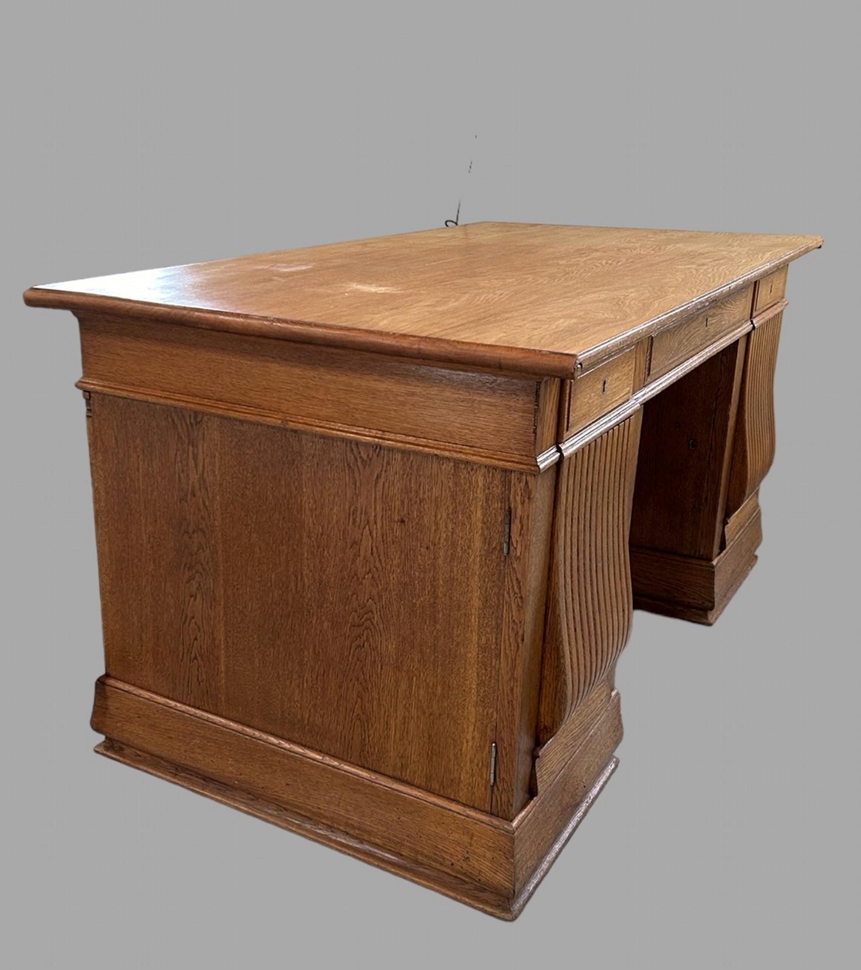 Eine schöne c1930 dänischen Eiche Schreibtisch 3