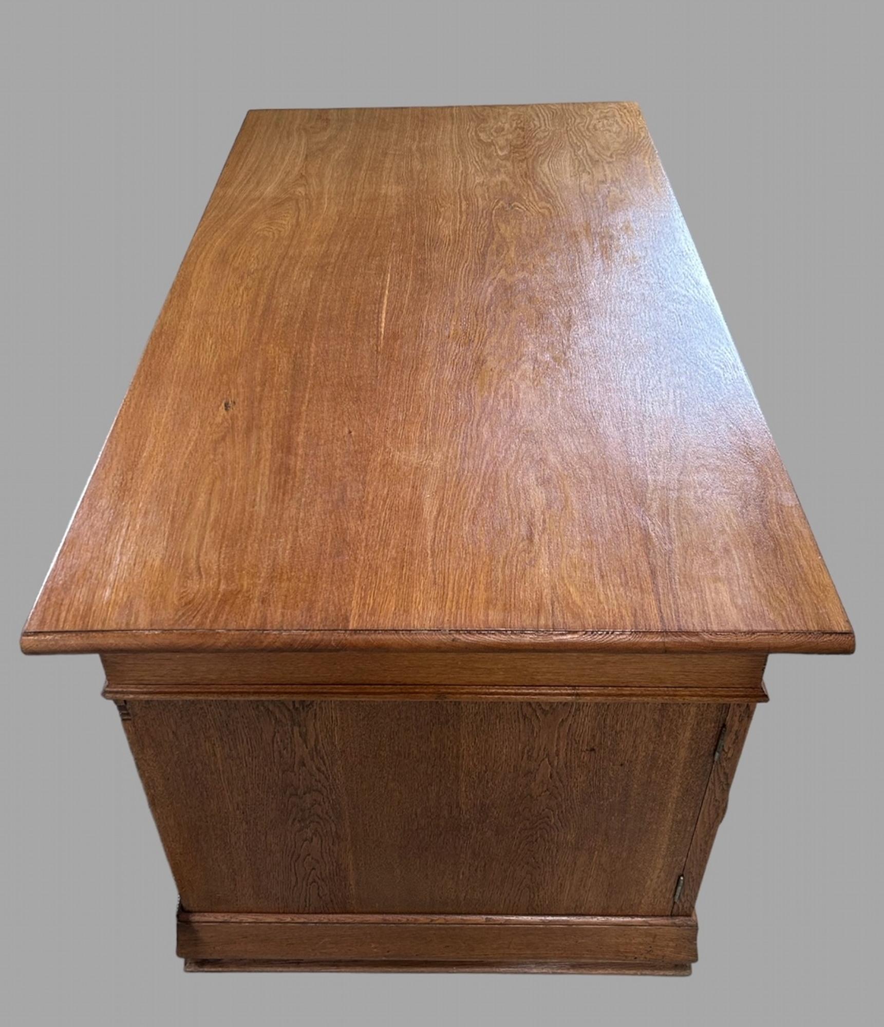 Eine schöne c1930 dänischen Eiche Schreibtisch 4