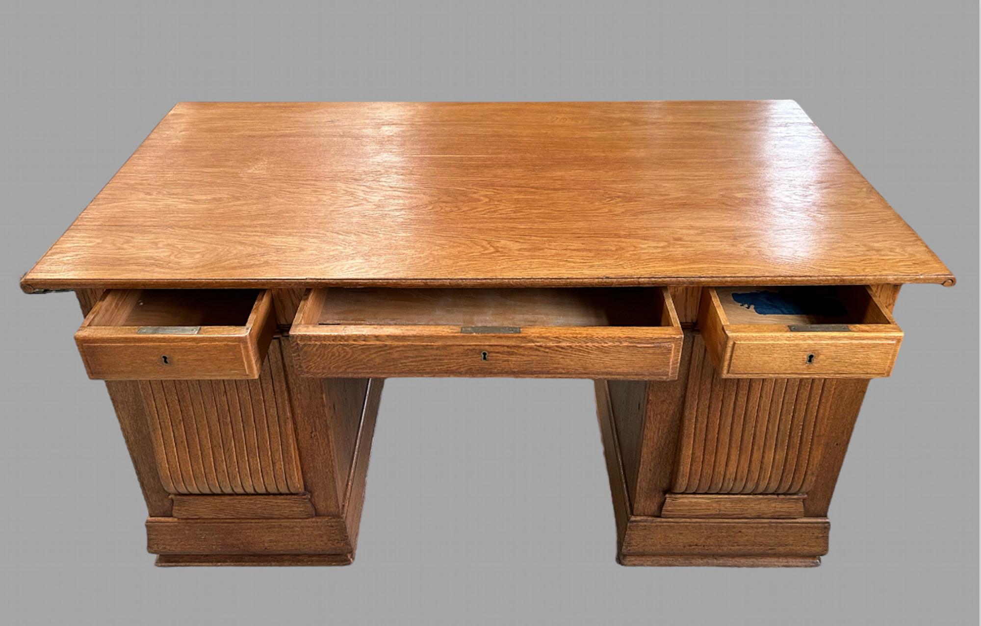Eine schöne c1930 dänischen Eiche Schreibtisch (Edwardian)
