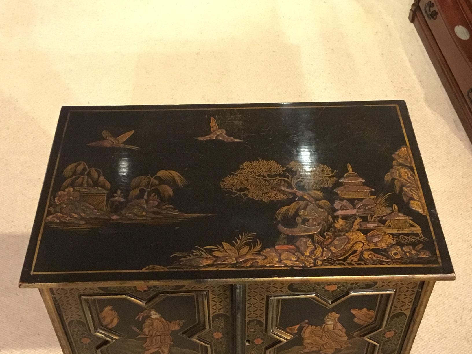 Early 20th Century Lovely Edwardian Period Chinoiserie Lacquered Cabinet on Stand