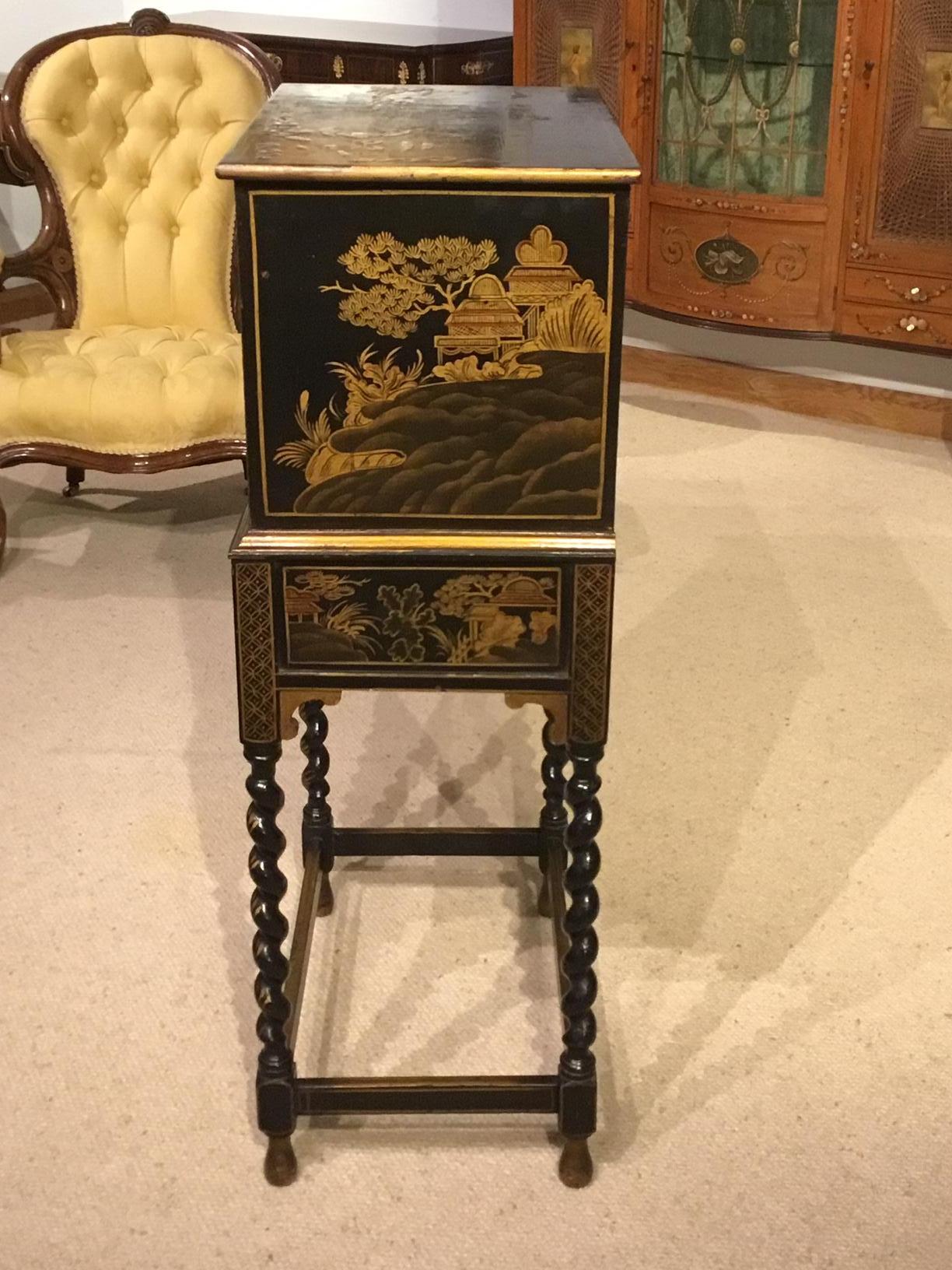 Lovely Edwardian Period Chinoiserie Lacquered Cabinet on Stand 5