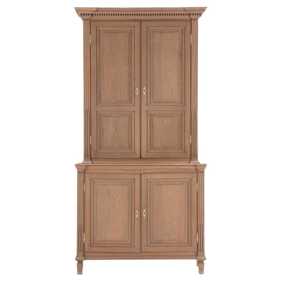 A lovely French oak stepback cupboard, C. 1880.