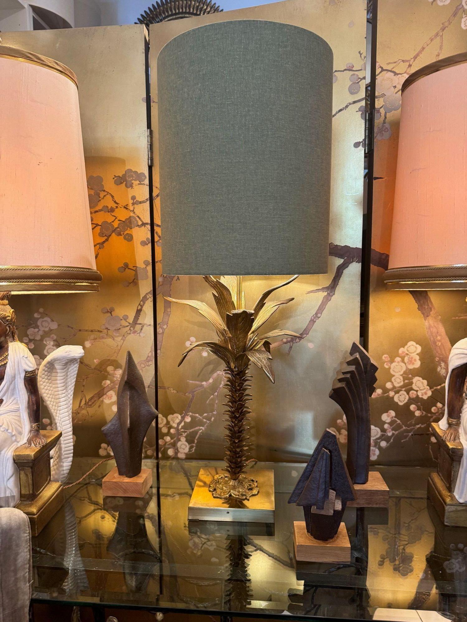 Eine schöne große französische Palmenlampe aus den 1950er Jahren mit maßgeschneidertem grünem Leinenschirm im Angebot 7