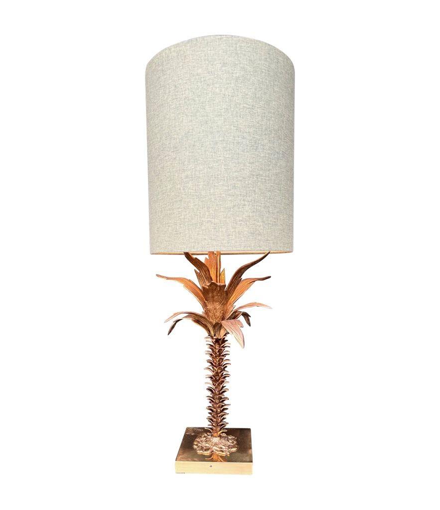 Eine schöne große französische Palmenlampe aus den 1950er Jahren mit maßgeschneidertem grünem Leinenschirm (Französisch) im Angebot