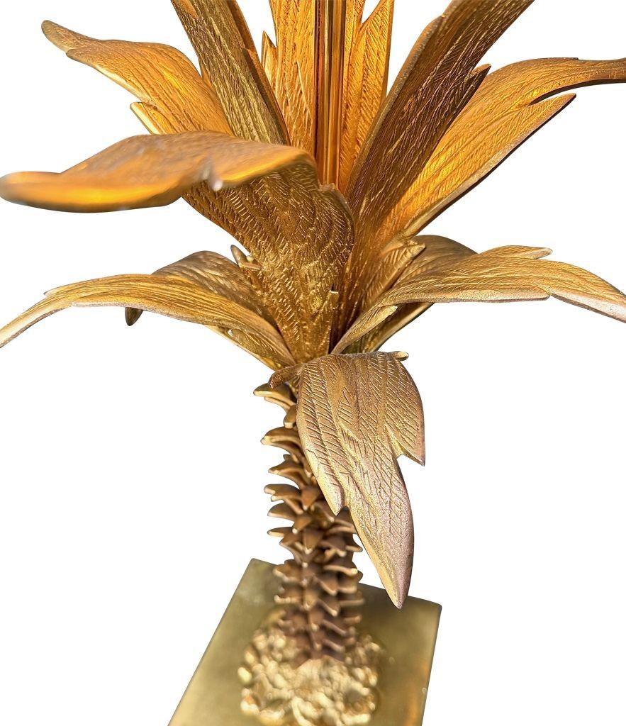 Eine schöne große französische Palmenlampe aus den 1950er Jahren mit maßgeschneidertem grünem Leinenschirm (Mitte des 20. Jahrhunderts) im Angebot