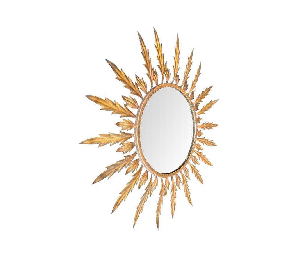 Un grand miroir italien des années 1950 en métal doré avec des rayons de soleil Bon état - En vente à London, GB