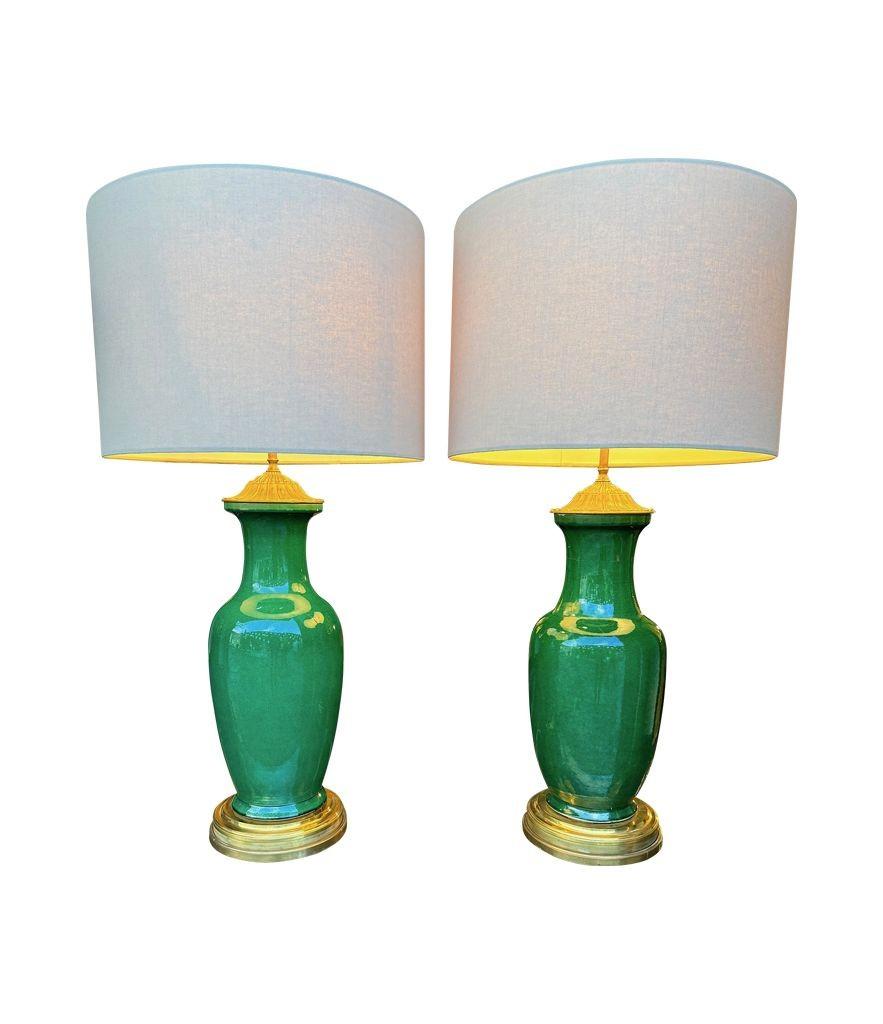 Une belle paire de lampes-vases italiennes à glaçure craquelée verte des années 1950 en vente 8