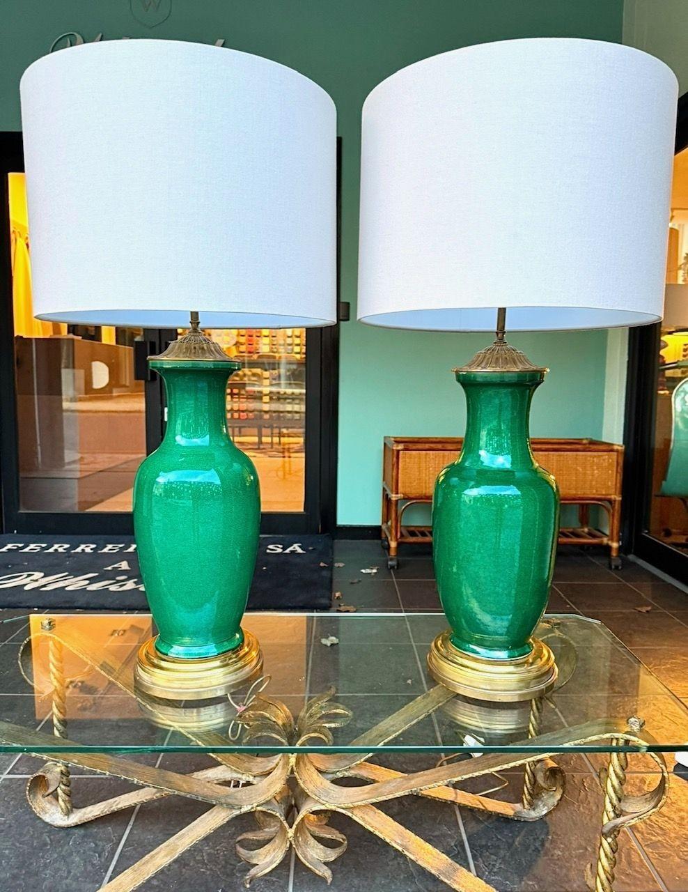 Une belle paire de lampes-vases italiennes à glaçure craquelée verte des années 1950 en vente 12