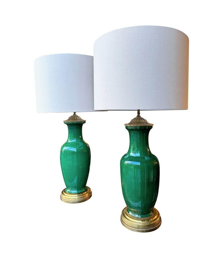 Une belle paire de lampes-vases italiennes à glaçure craquelée verte des années 1950 Bon état - En vente à London, GB