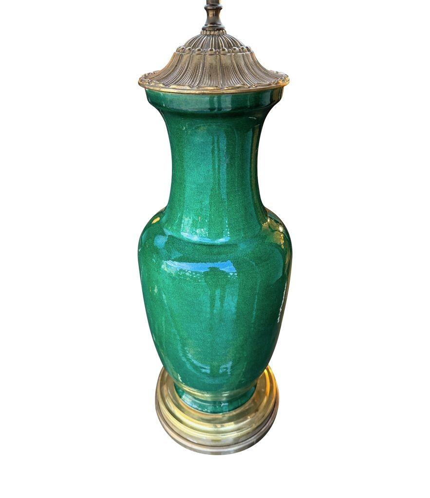 Une belle paire de lampes-vases italiennes à glaçure craquelée verte des années 1950 en vente 1