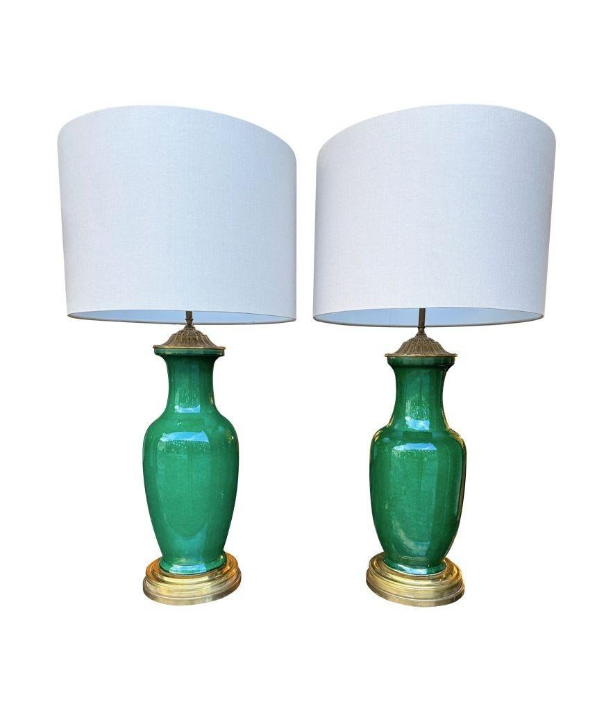 Une belle paire de lampes-vases italiennes à glaçure craquelée verte des années 1950 en vente 3