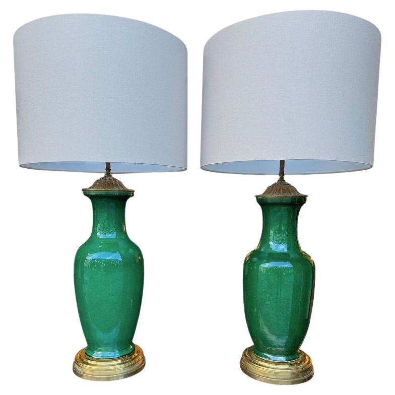 Une belle paire de lampes-vases italiennes à glaçure craquelée verte des années 1950