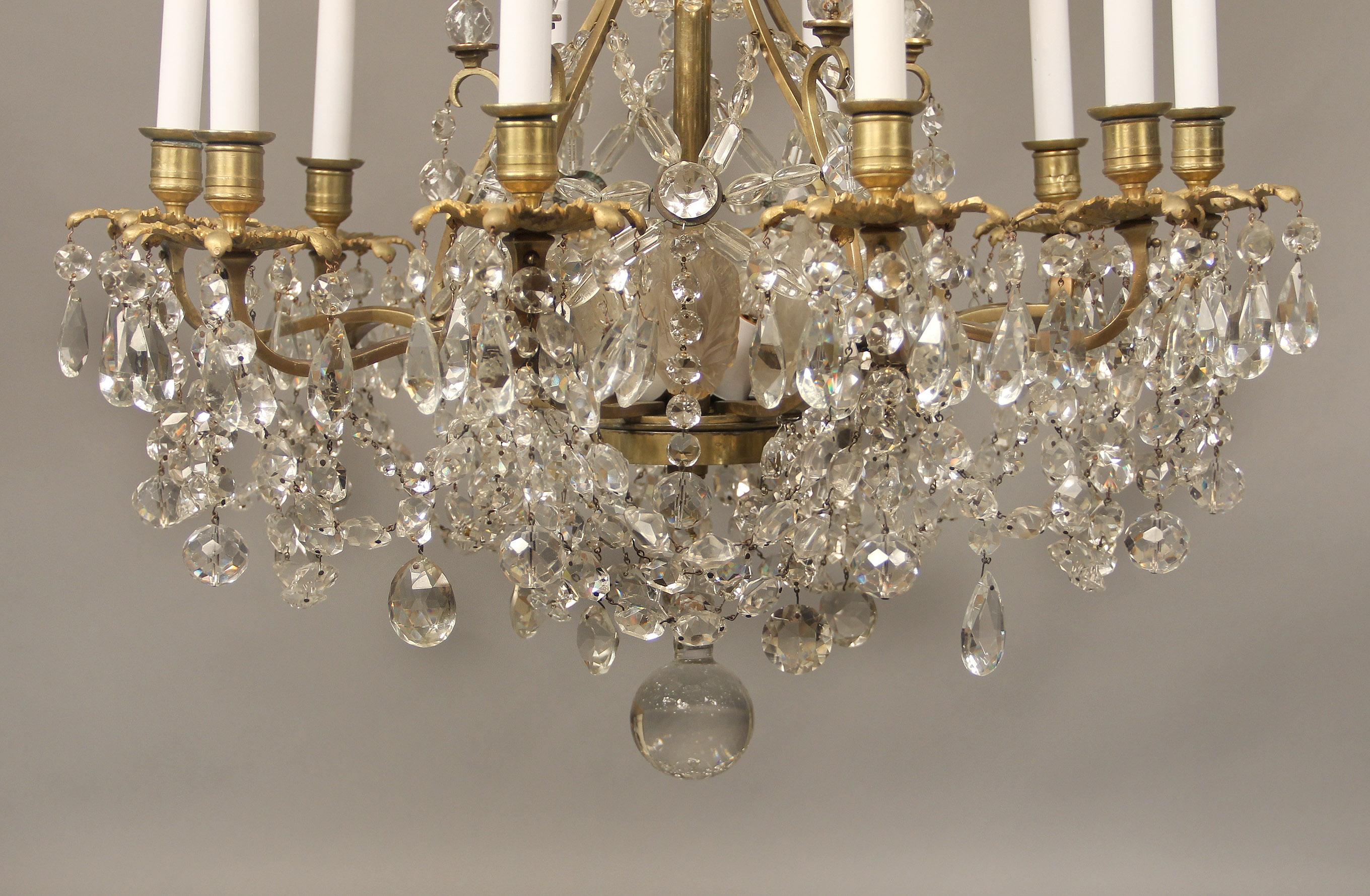 Lovely Late 19th Century Gilt Bronze and Baccarat Crystal Chandelier For Sale 1