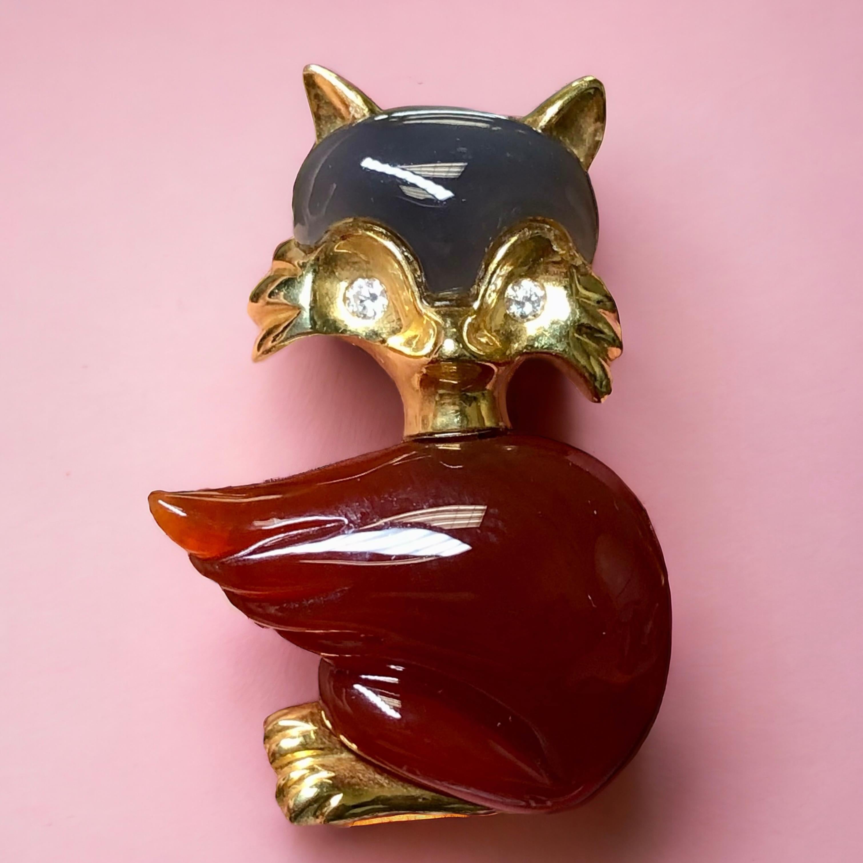 Round Cut A lovely little fox brooch hand crafted in 18K yellow gold and set with carved For Sale
