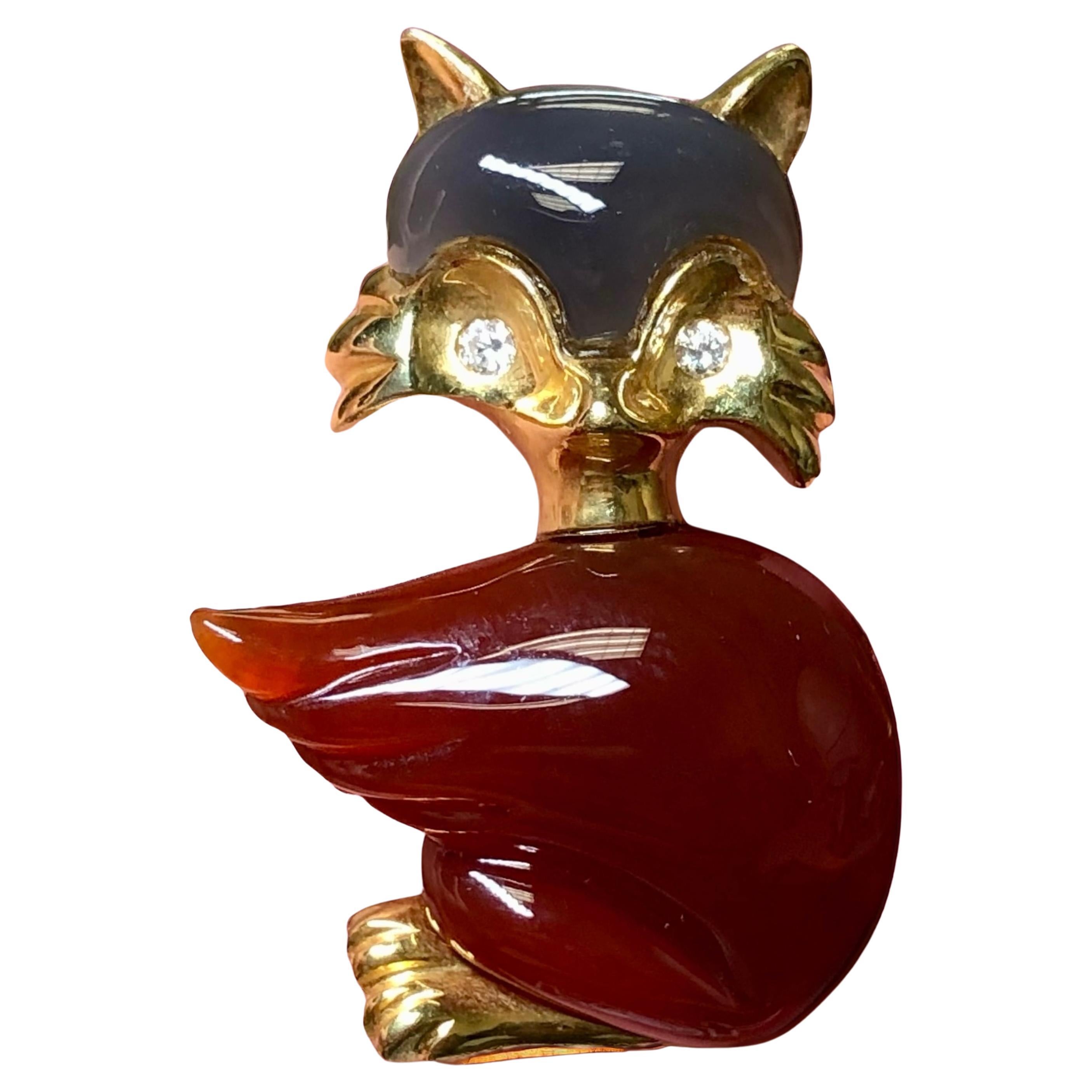 A lovely little fox brooch hand crafted in 18K yellow gold and set with carved