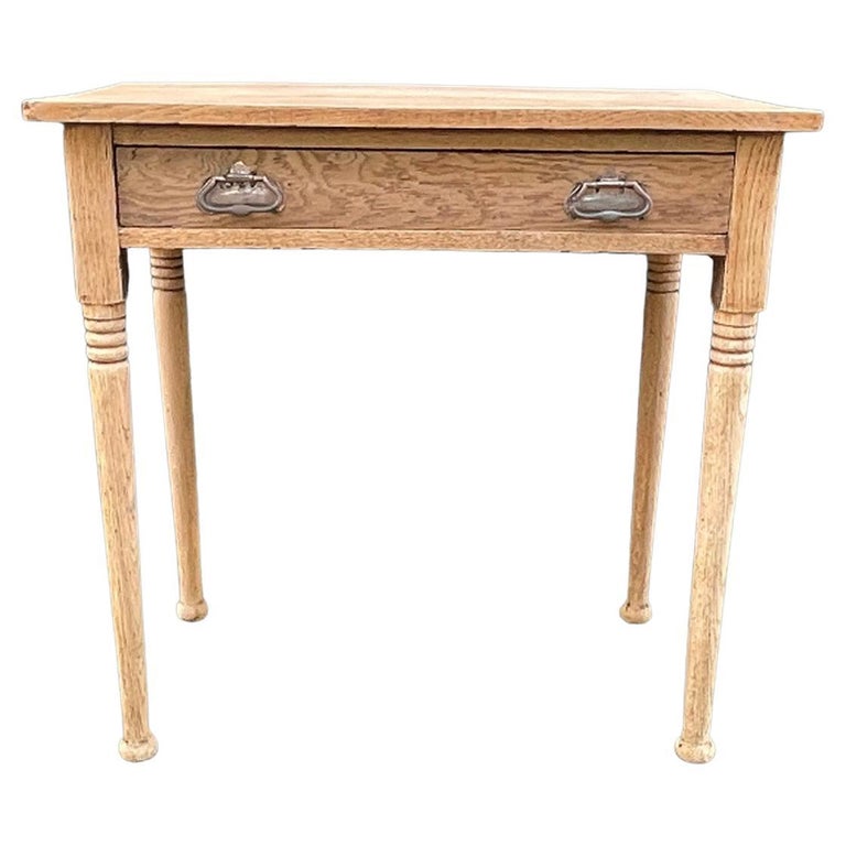 Lovely Oak 19thc Side Table with Drawer For Sale at 1stDibs