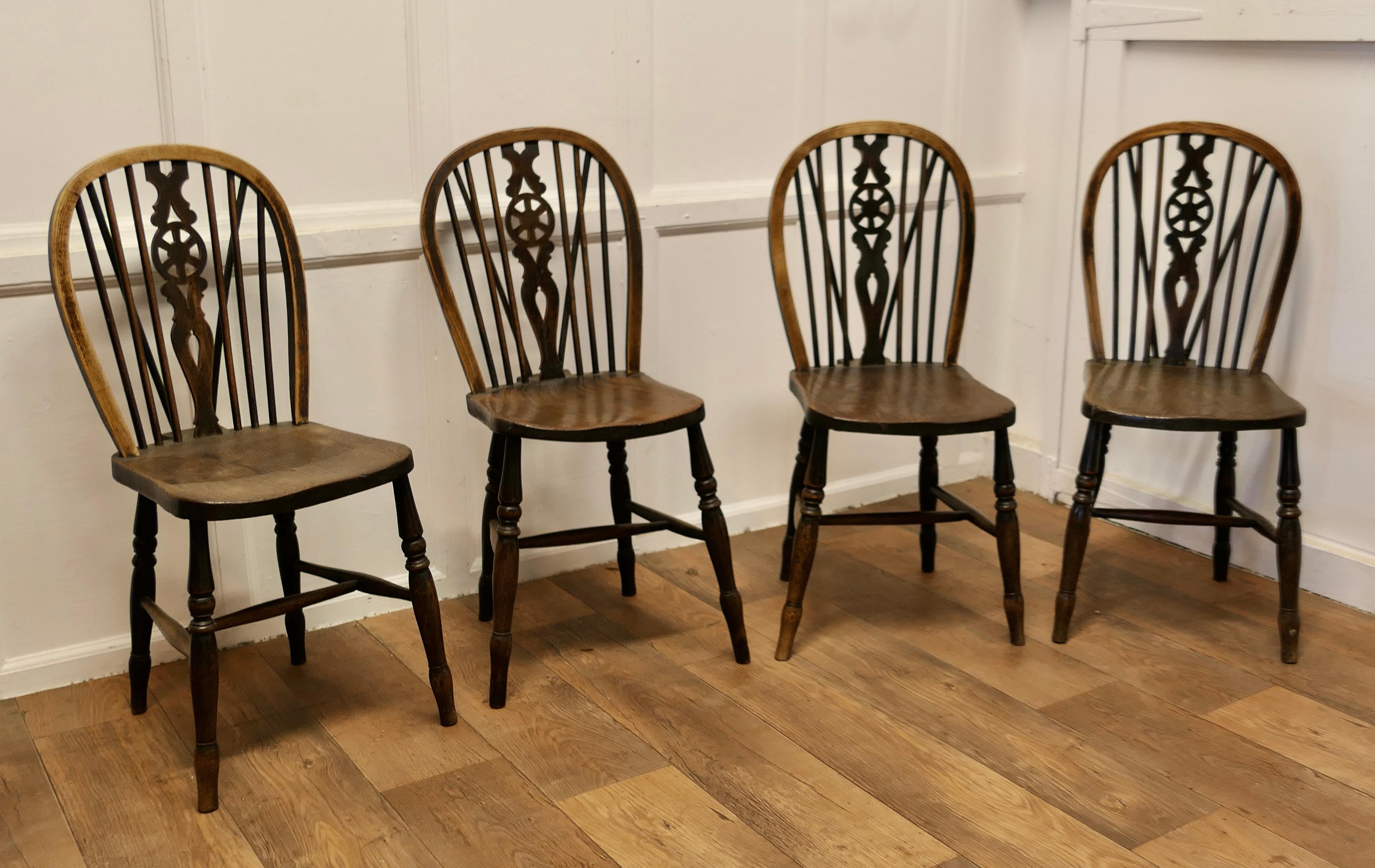 Country A Lovely Old Set of 4 Ash & Elm Wheel Back Windsor Kitchen Chairs   