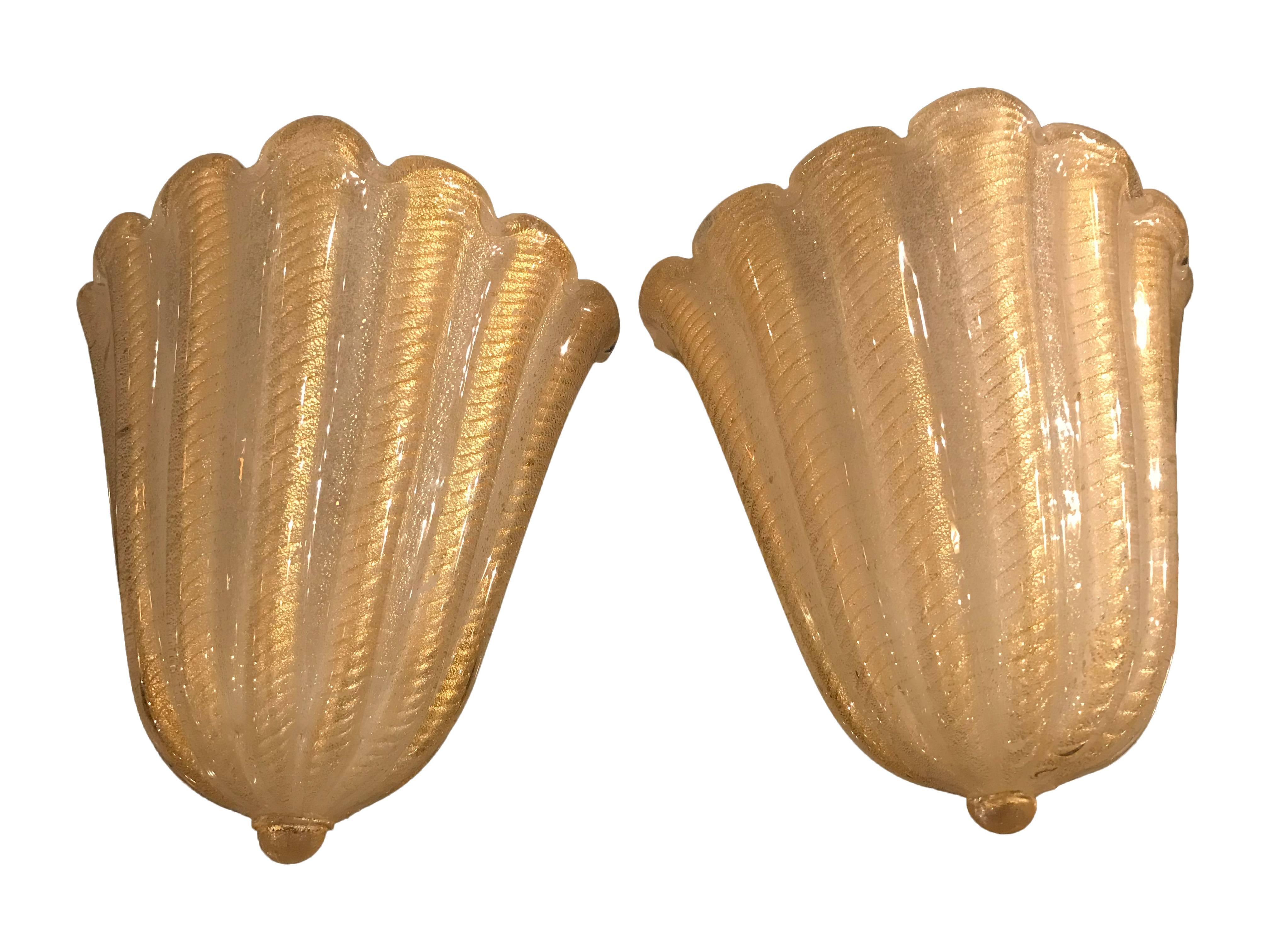 A lovely pair of 1940s Barovier e Toso ribbed wall sconces, with scolloped top rim and 