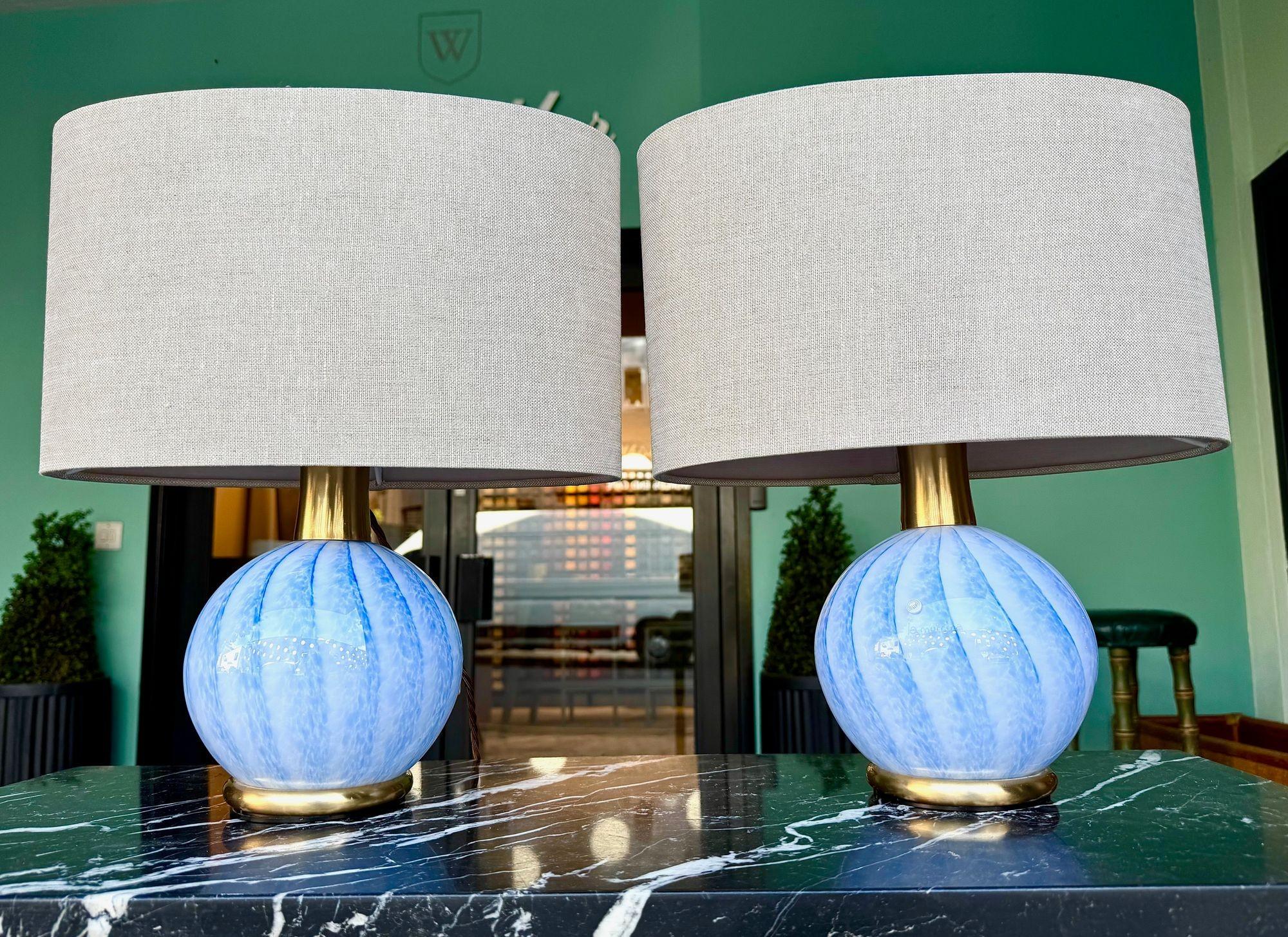 A lovely pair of 1960s blue Murano glass and brass lamps by La Murrina For Sale 3