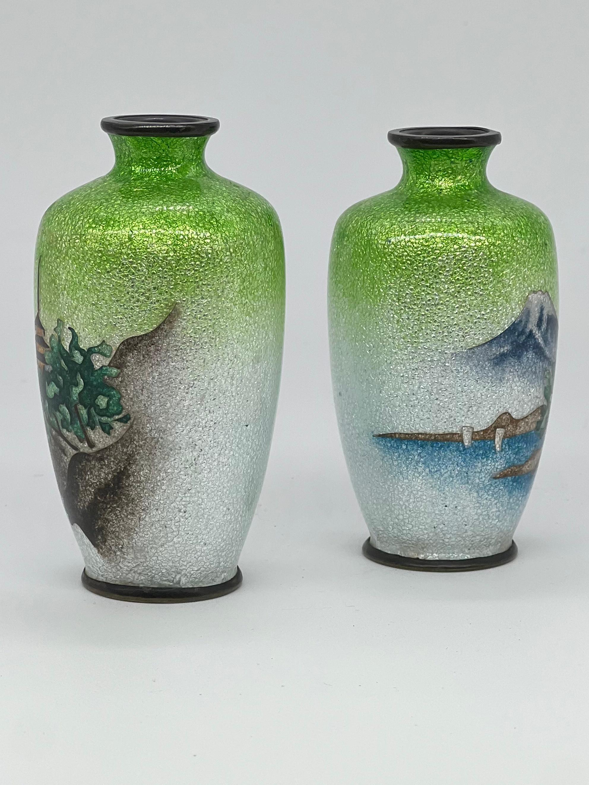 Lovely Pair of Antique Meiji Period Japanese Ginbari Cloisonne Vases, 19th C For Sale 4