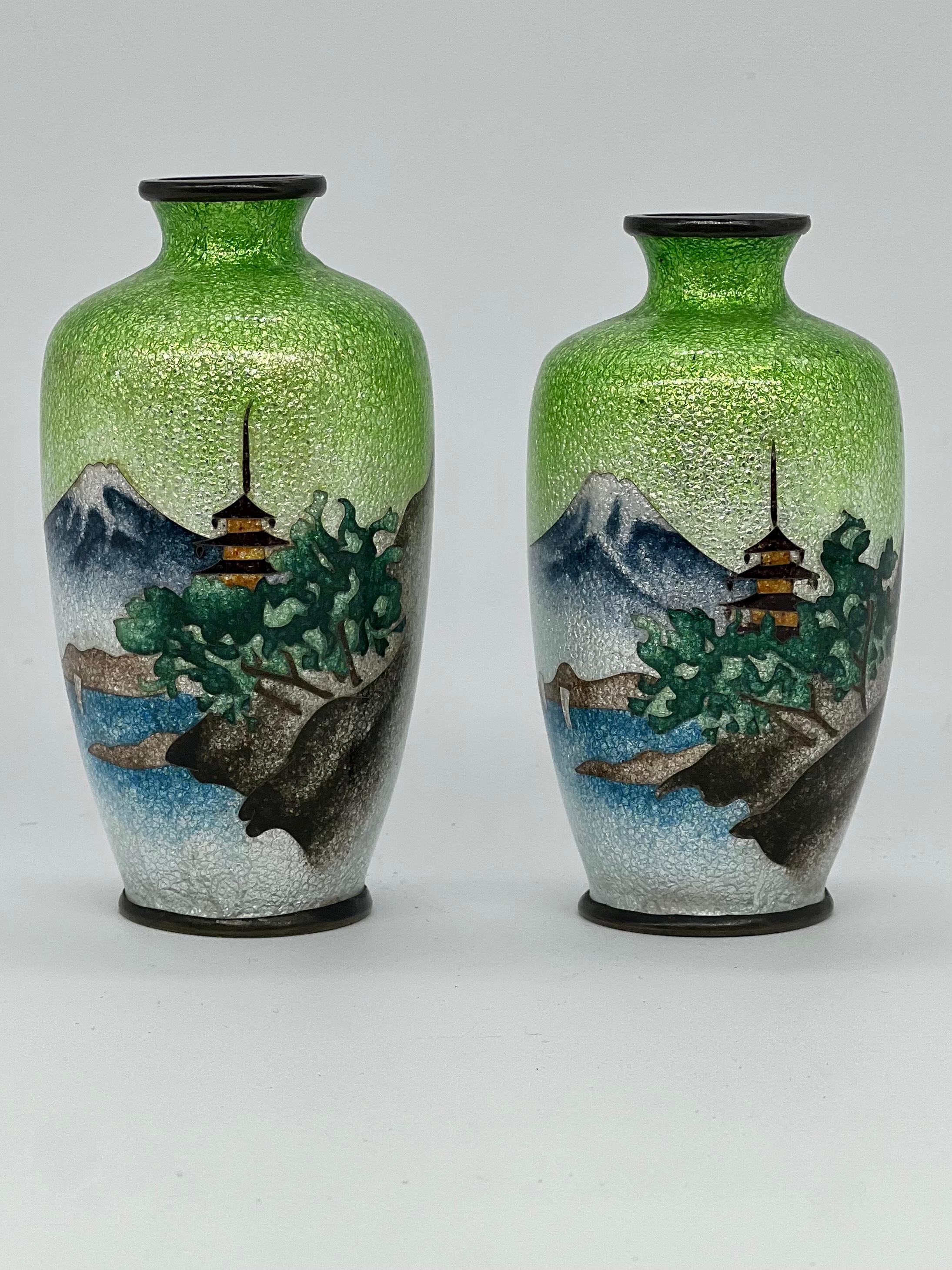Lovely Pair of Antique Meiji Period Japanese Ginbari Cloisonne Vases, 19th C In Good Condition For Sale In London, GB
