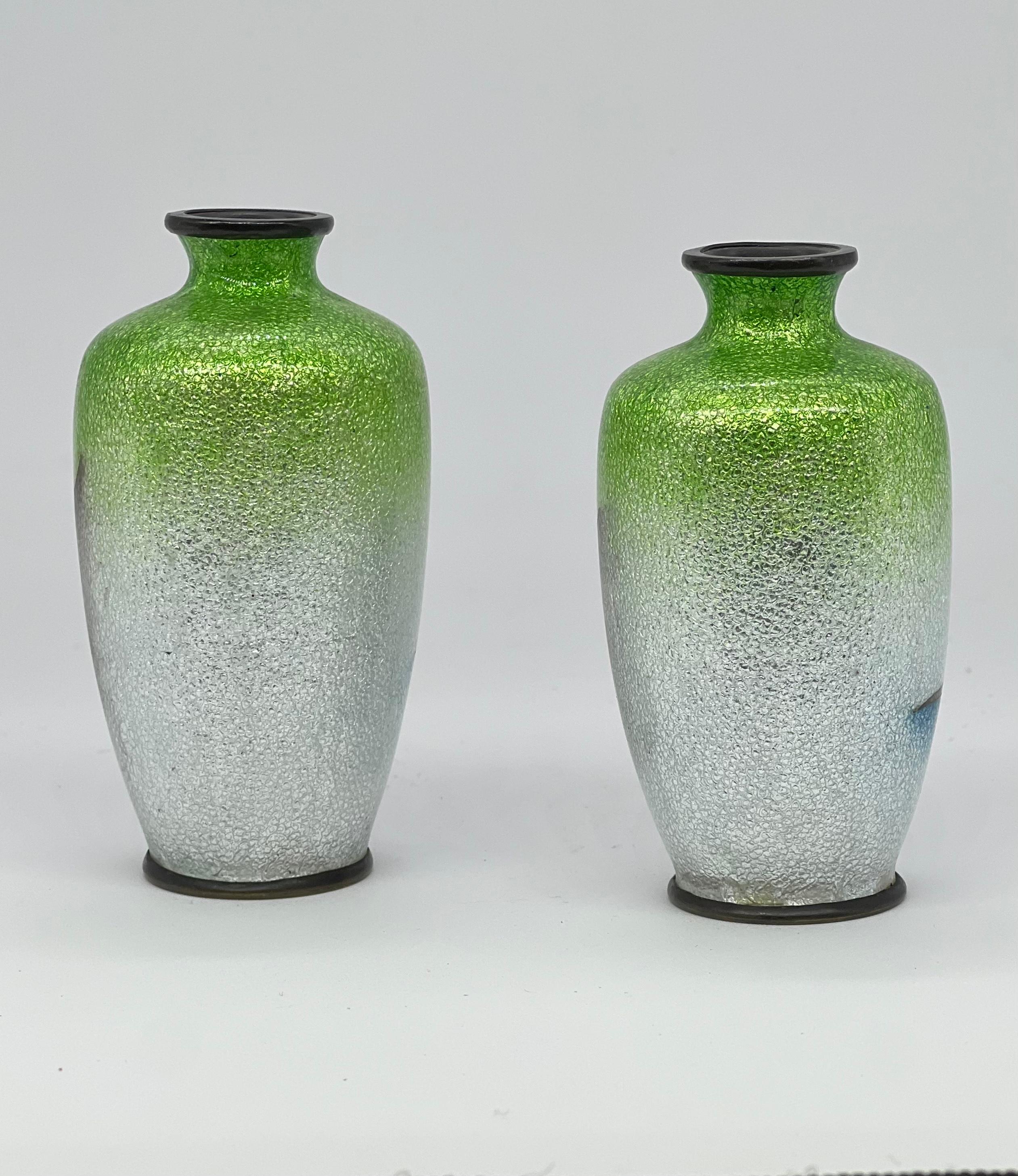 Lovely Pair of Antique Meiji Period Japanese Ginbari Cloisonne Vases, 19th C For Sale 2