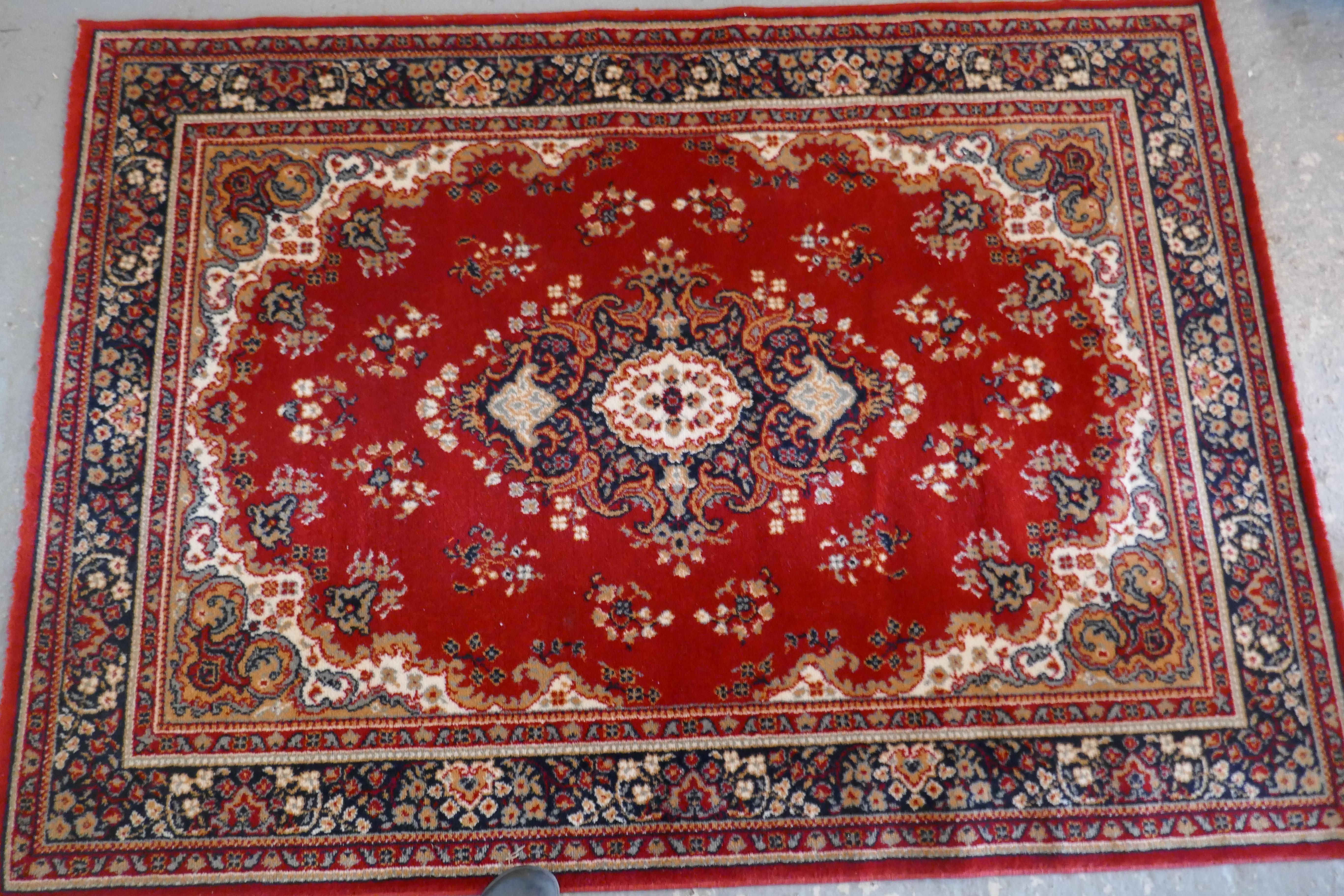 Jolie paire de tapis en laine rouge vif en vente 1