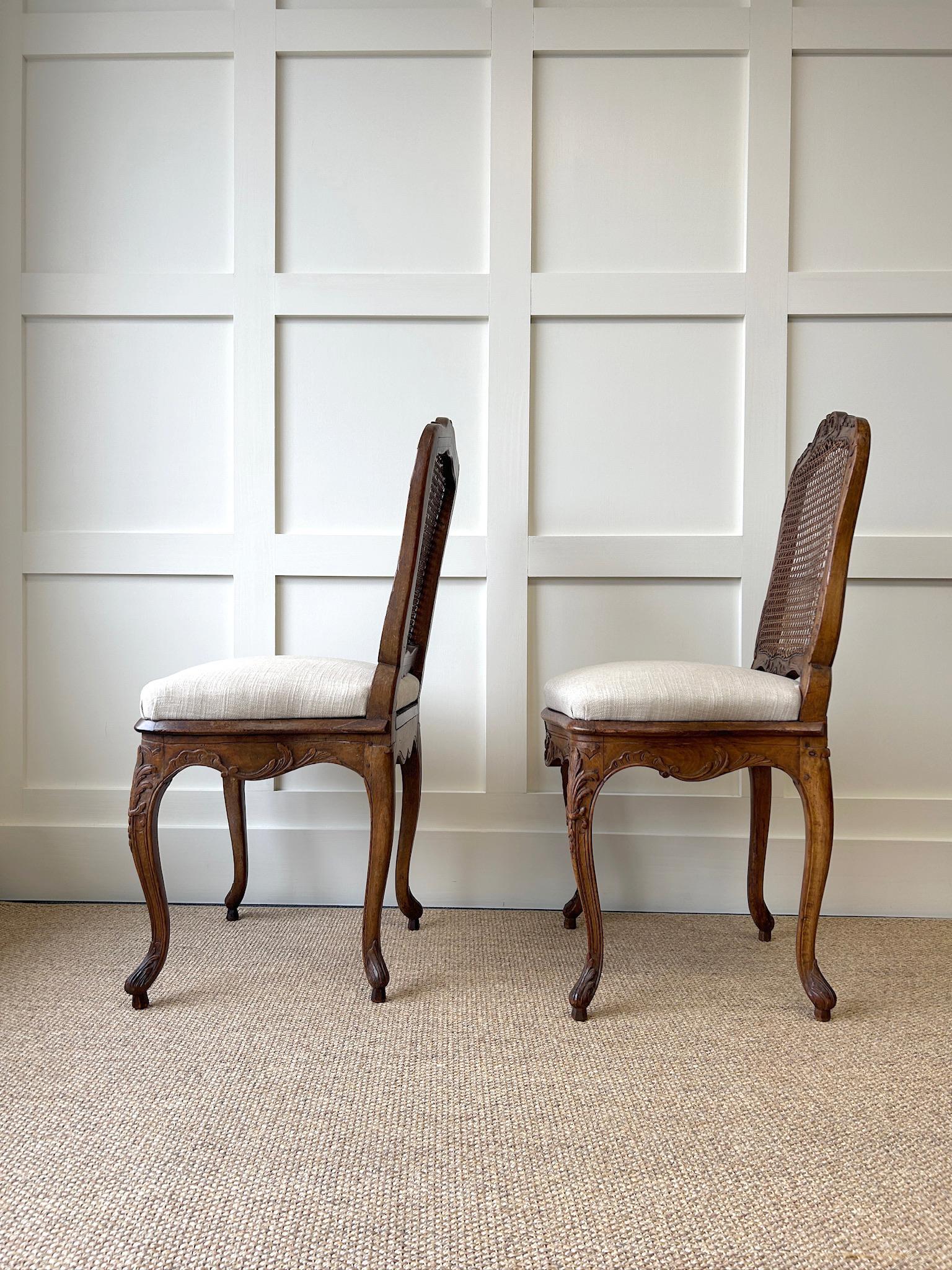 A Lovely Pair of Early 19th Century French Salon Chairs For Sale 3