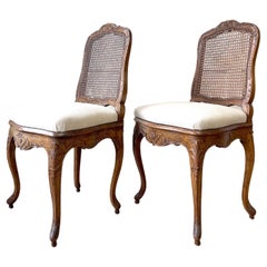 Une belle paire de chaises de salon françaises du début du 19e siècle
